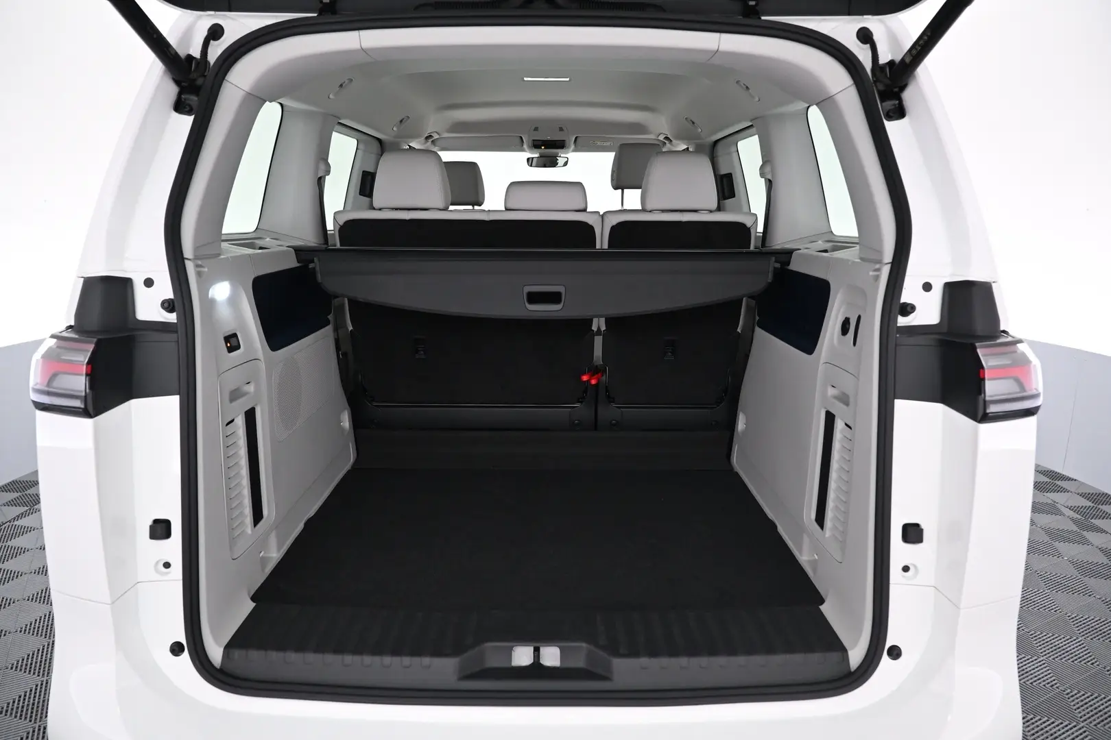 Car Image - 4wIv2Y1RNKtPKooBX0C2xs