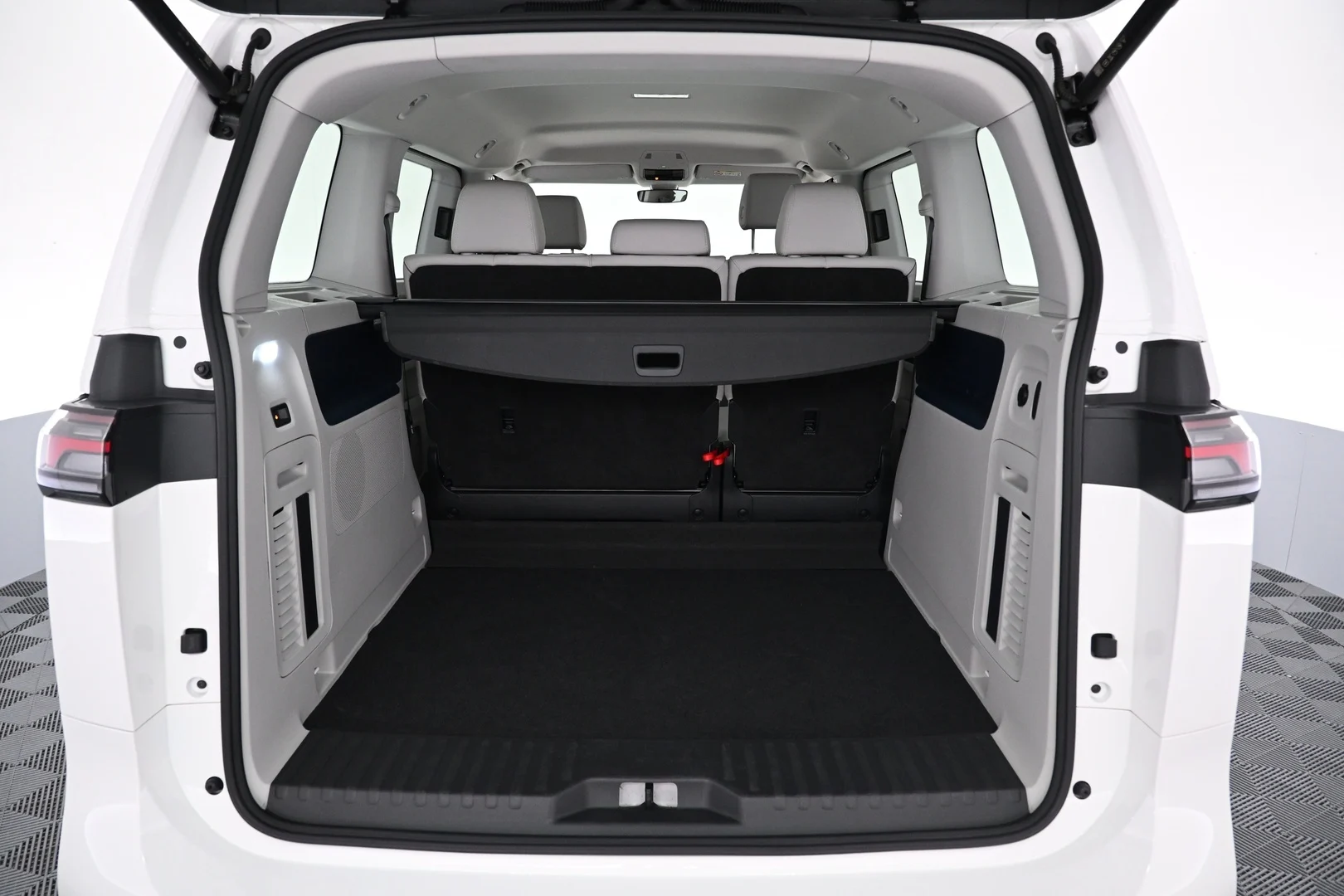 Car Image - 4wIv2Y1RNKtPKooBX0C2xs