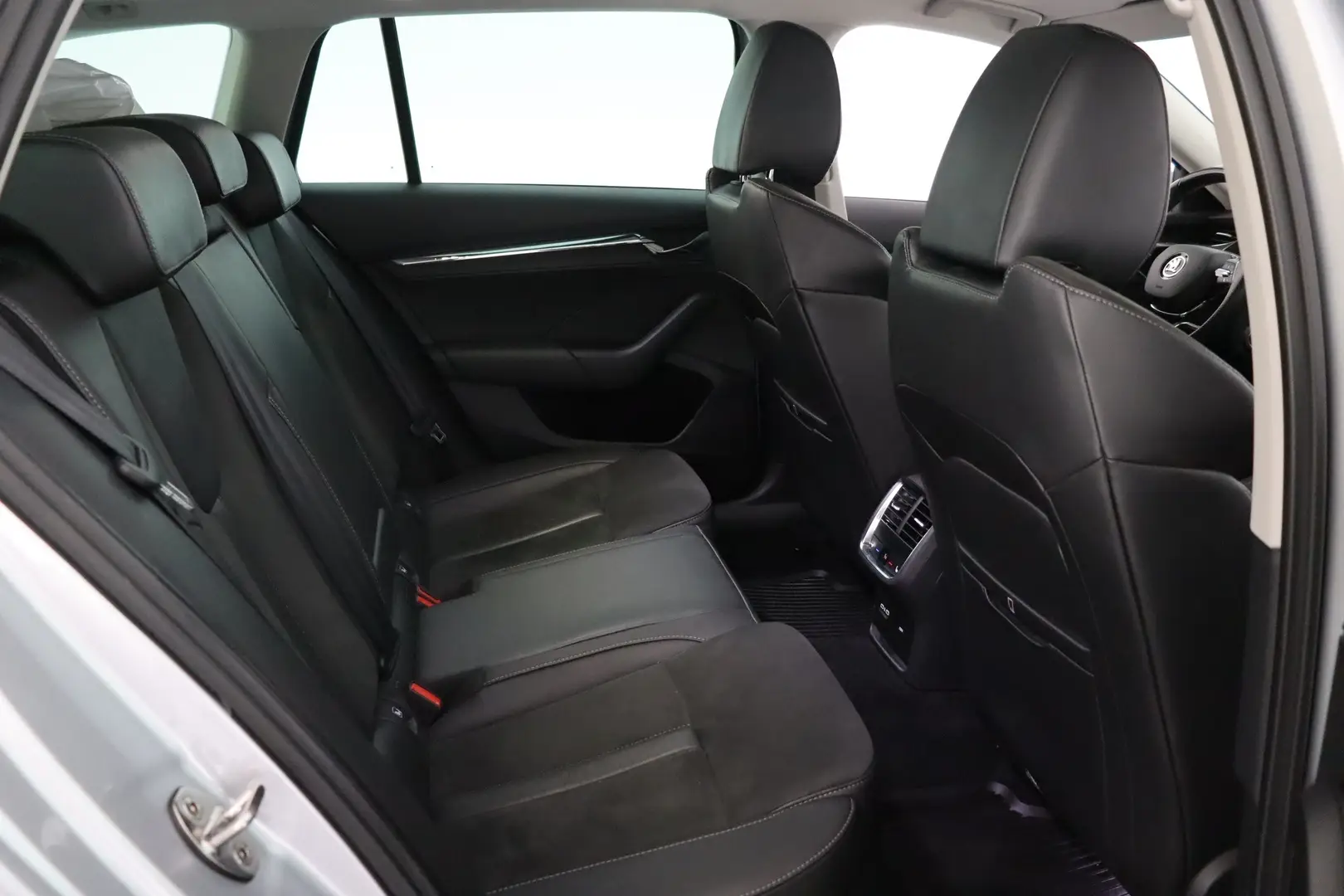 Car Image - el2slJT0mmnmQI7edaE74