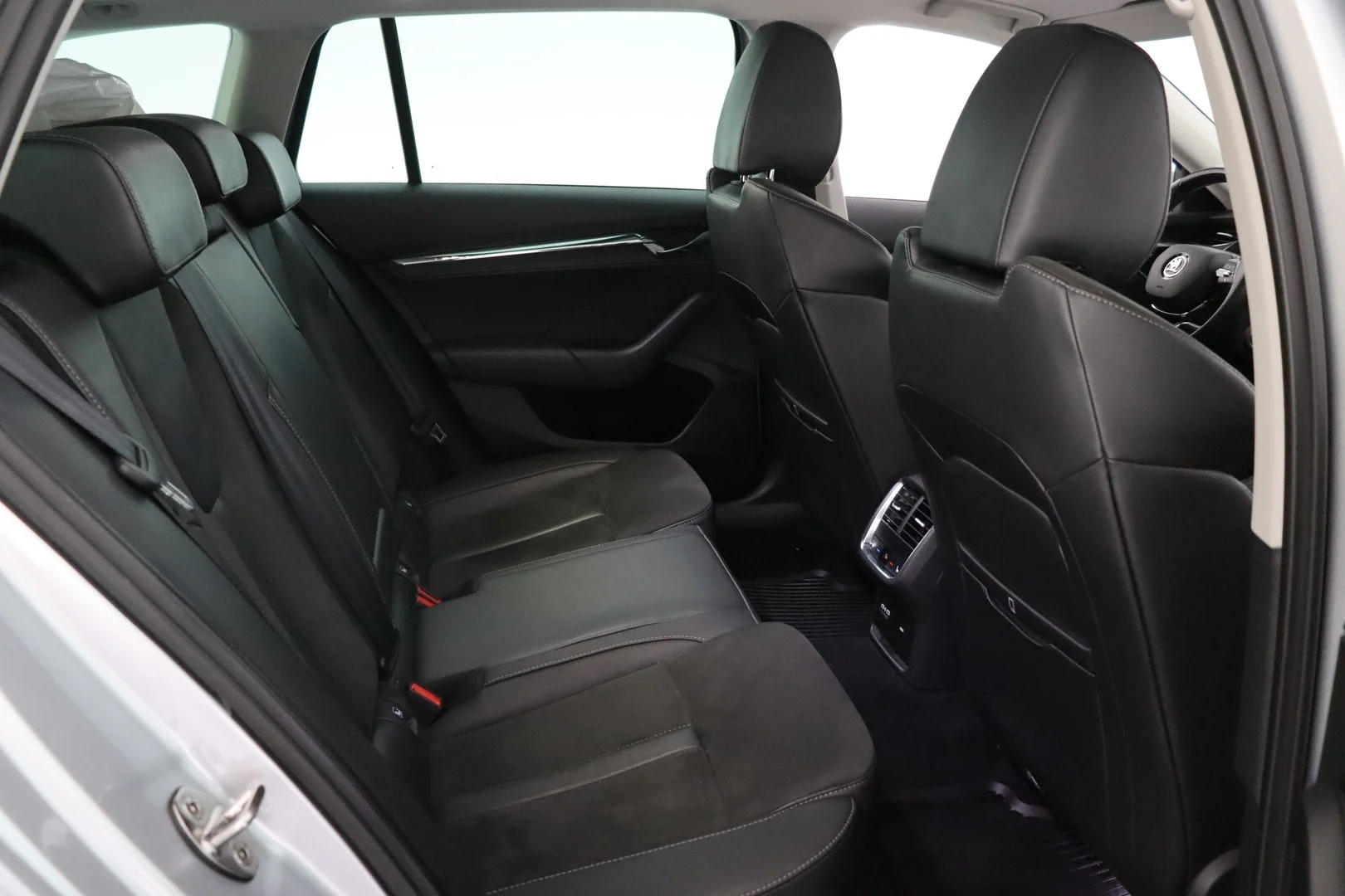 Car Image - el2slJT0mmnmQI7edaE74