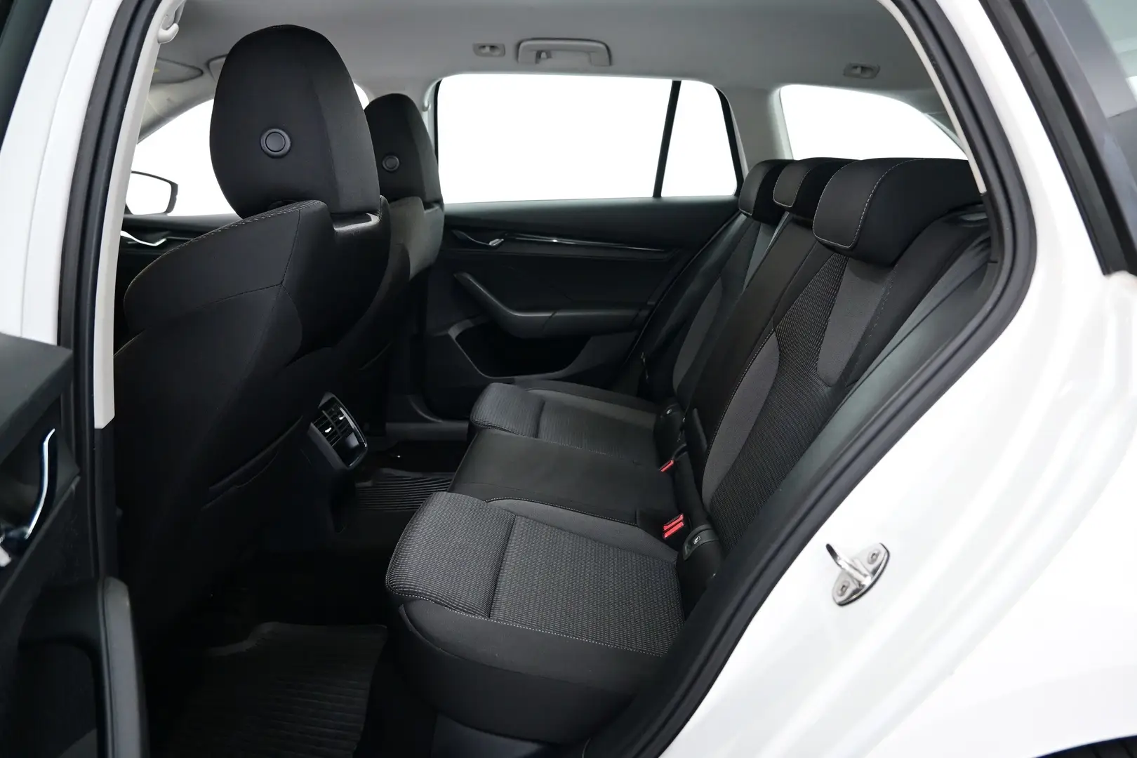 Car Image - 7vQz9JIPg7qSTng034e0Ru