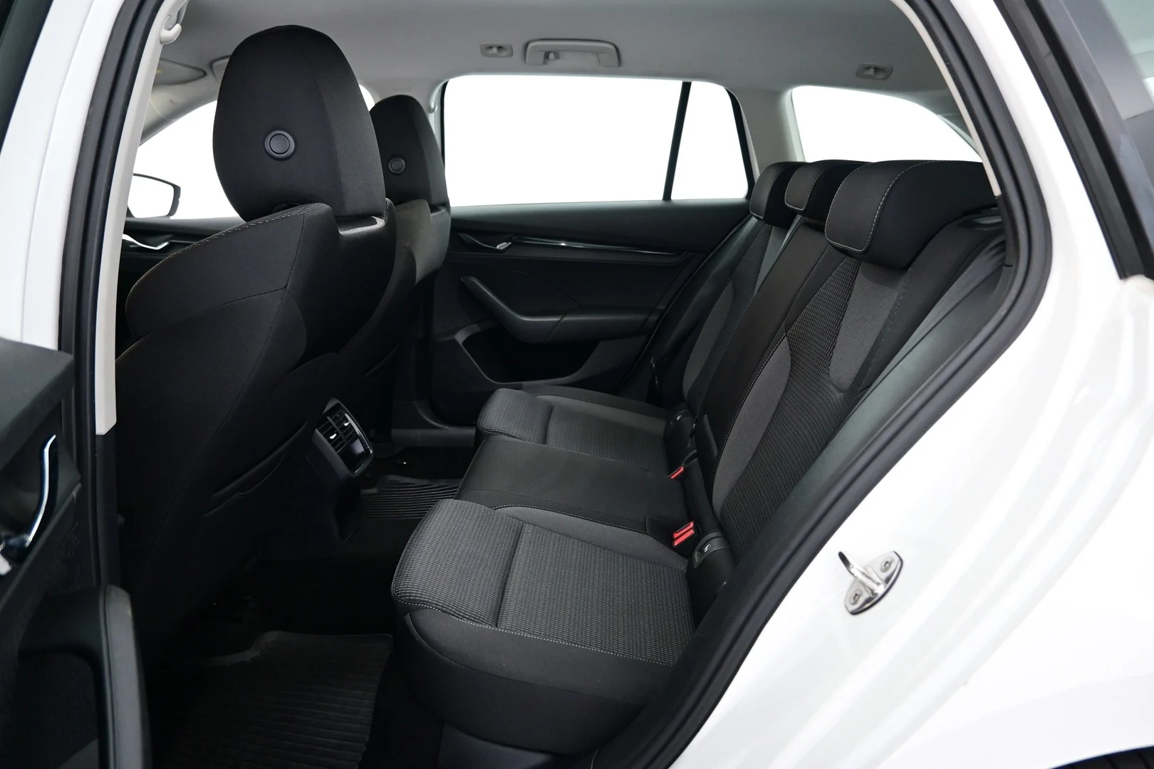 Car Image - 7vQz9JIPg7qSTng034e0Ru