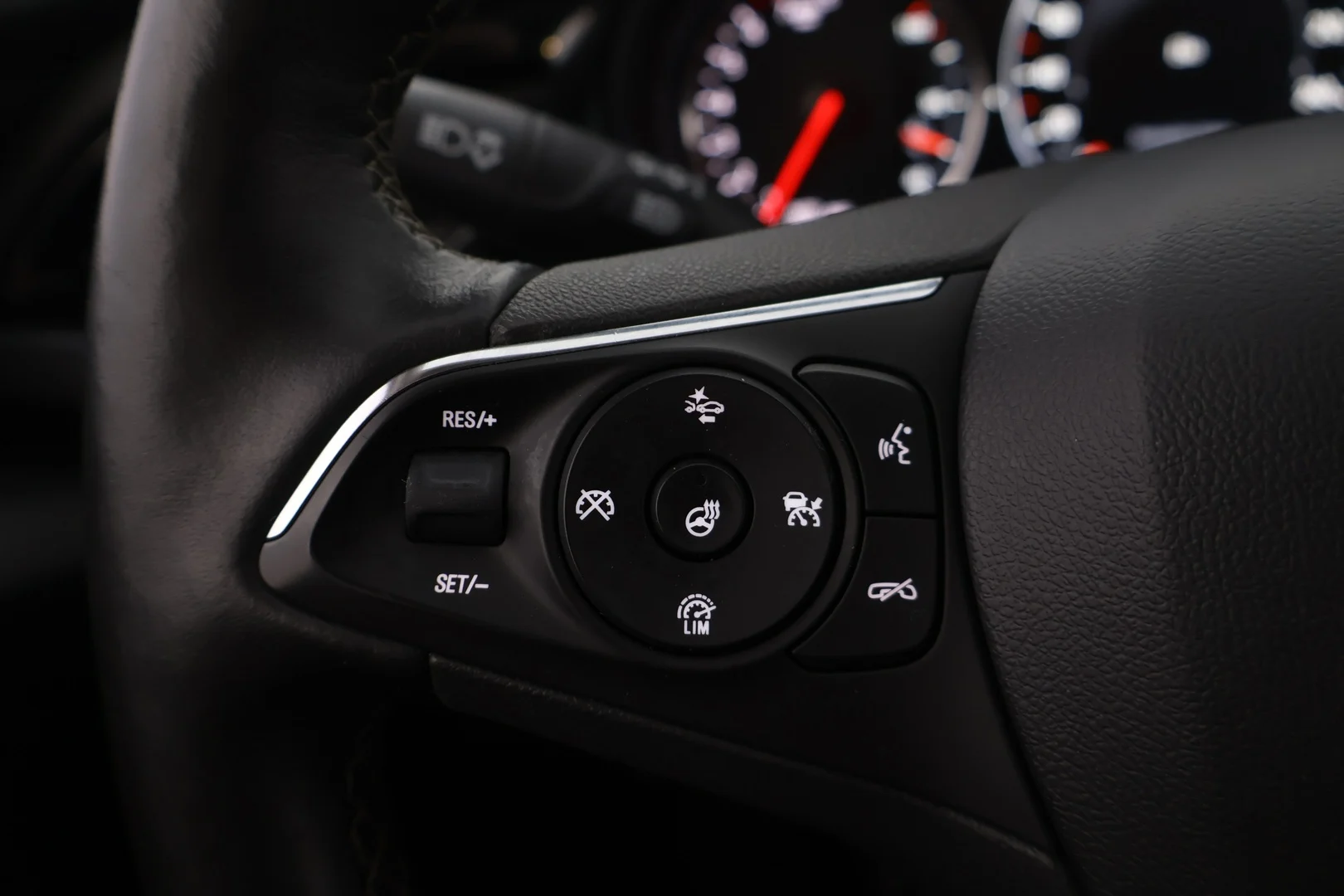 Car Image - 6ZpiFdJeLFY4i0Dn8hp2te