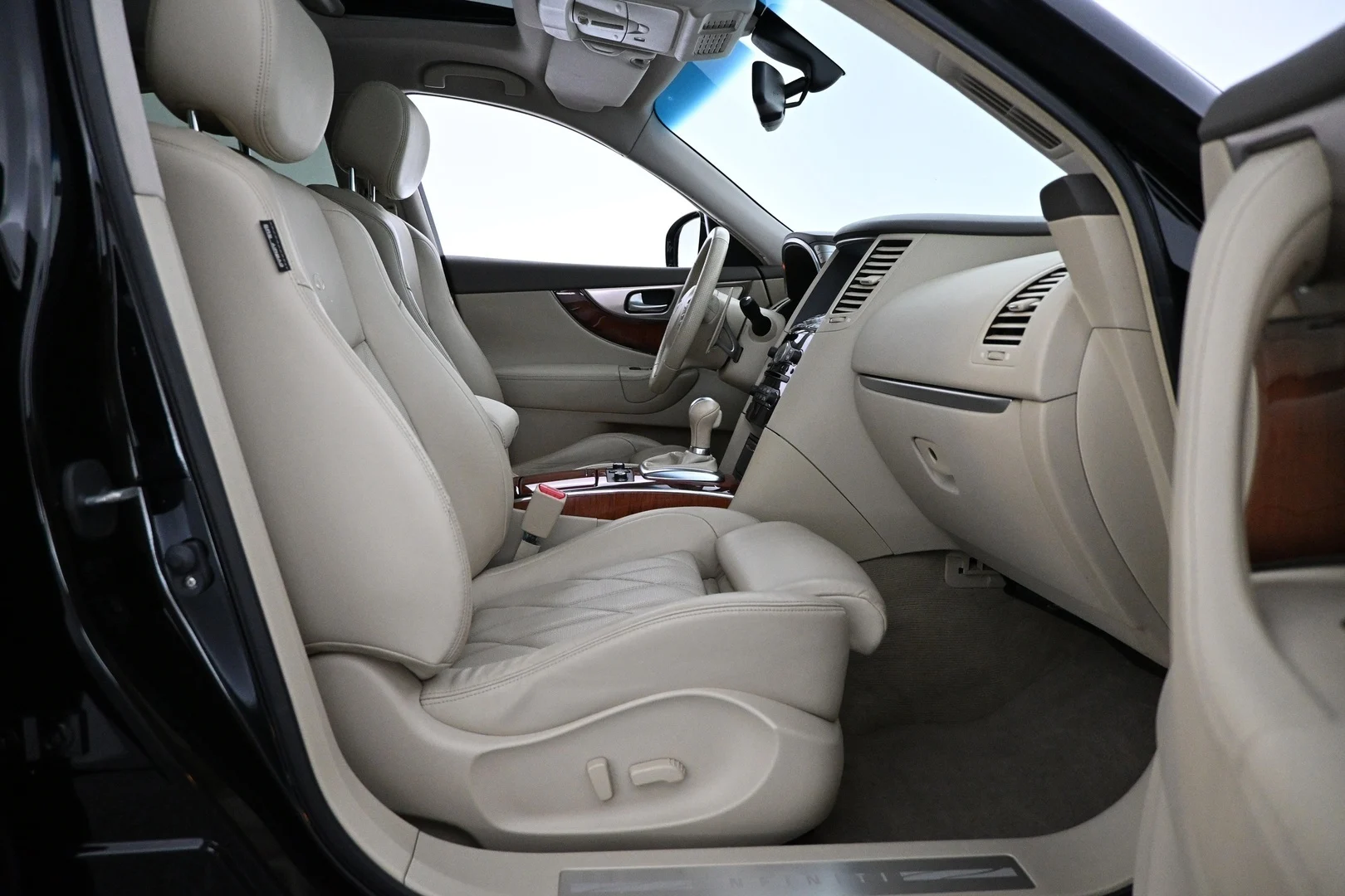 Car Image - 2o9FnhZvkXn25YLTKzQGaX