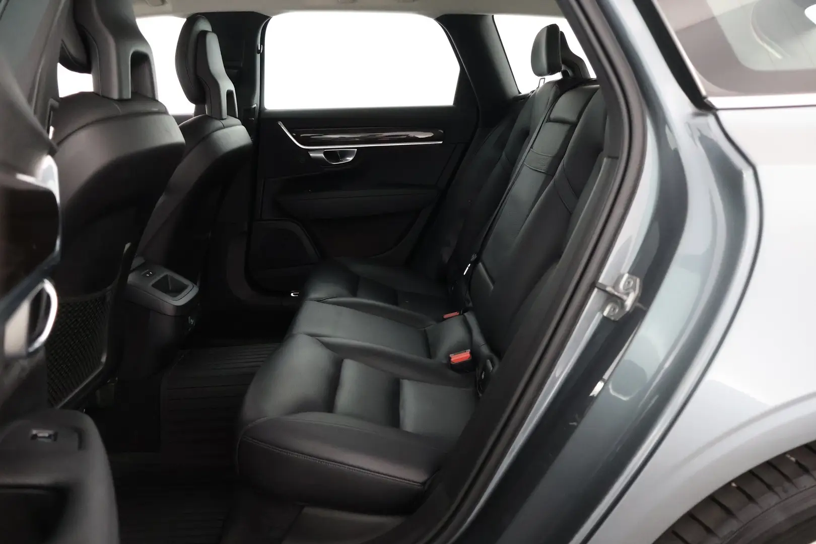 Car Image - 2i06vuxnwWM18zt0dfOza7
