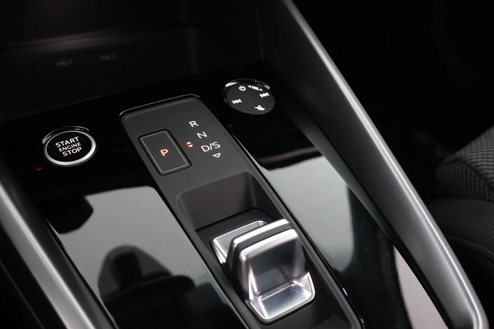 Car Image - jdtcE67d9500BdTKMjMyG