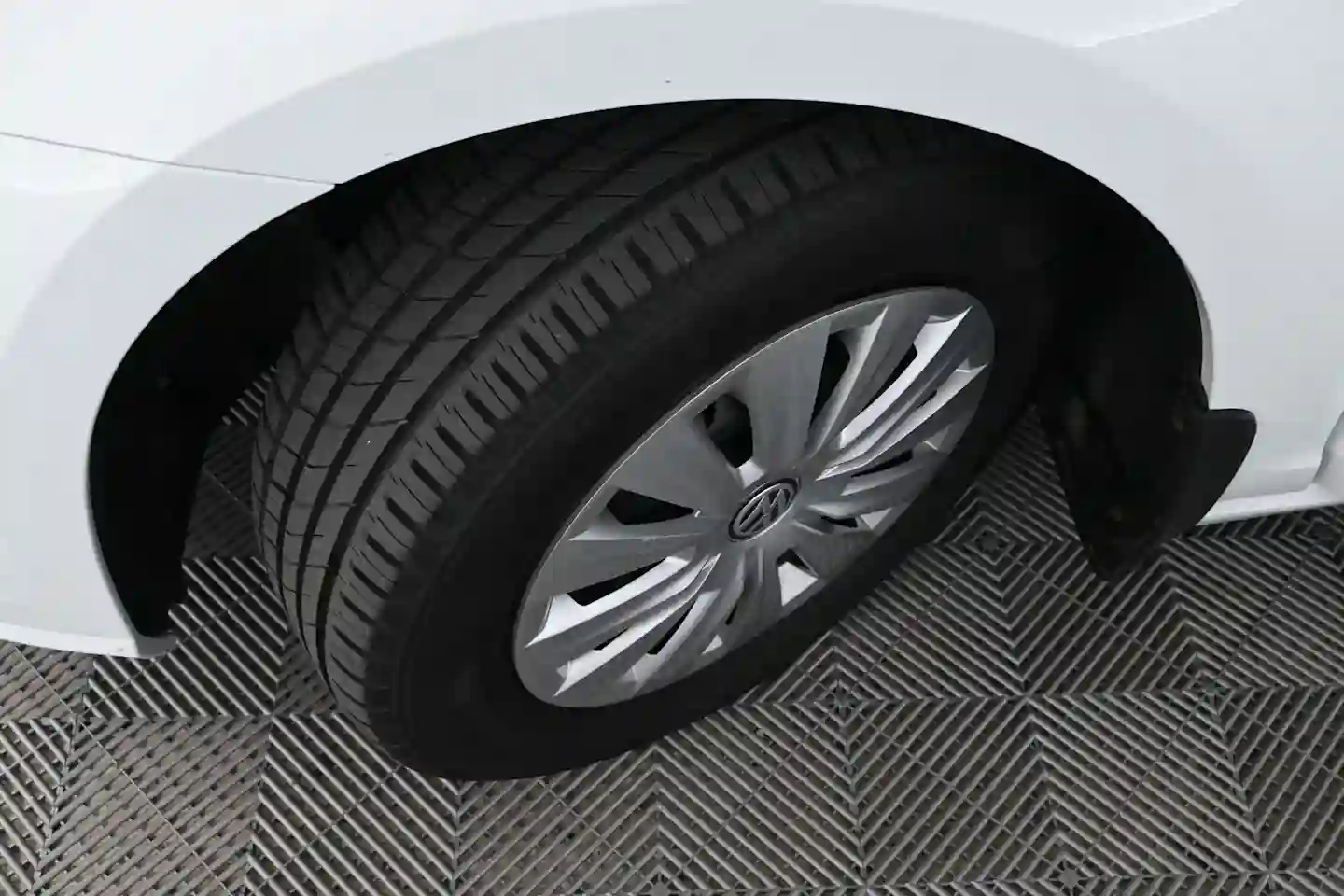 Car Image - 5YxZA9G4IeALDXHZgMwjIO