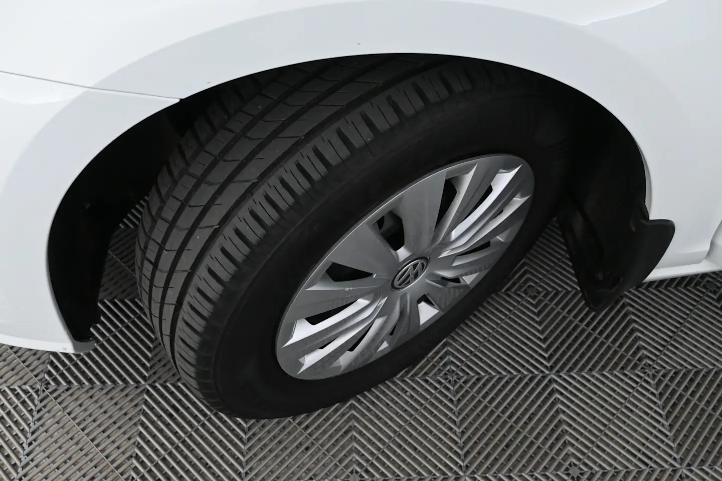 Car Image - 5YxZA9G4IeALDXHZgMwjIO