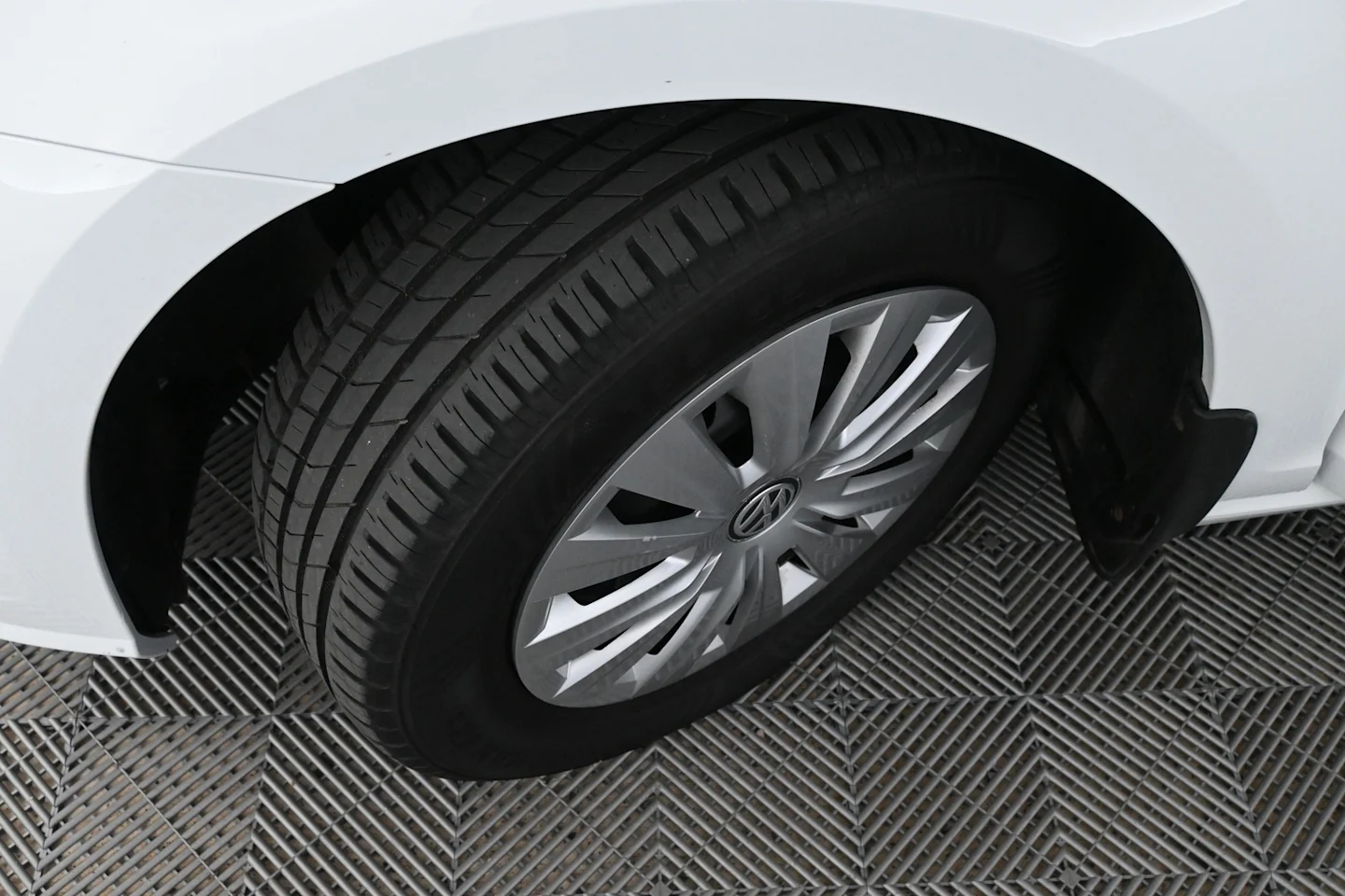 Car Image - 5YxZA9G4IeALDXHZgMwjIO