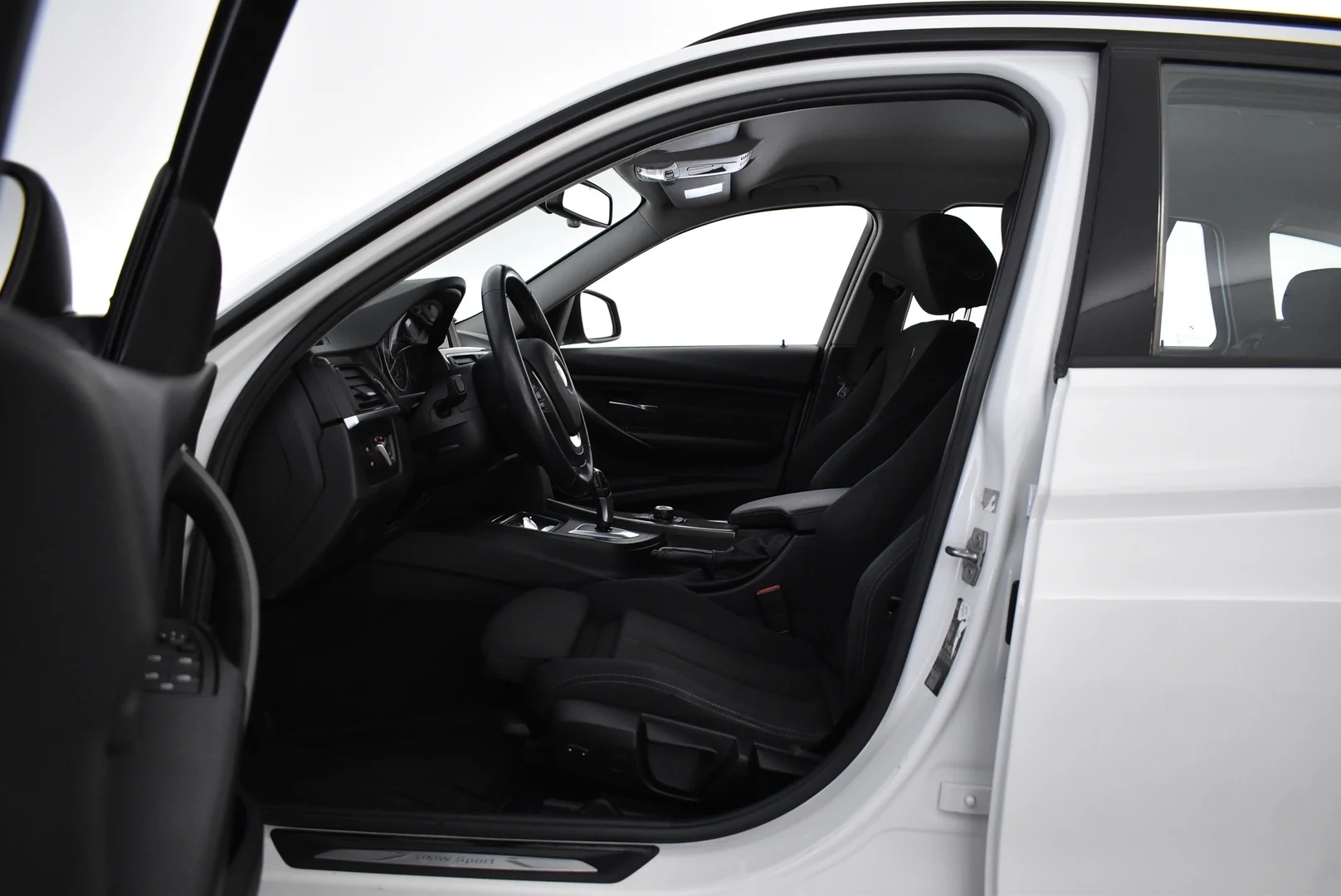 Car Image - 1fsjCbeoVV8EYoXFR6NBJg