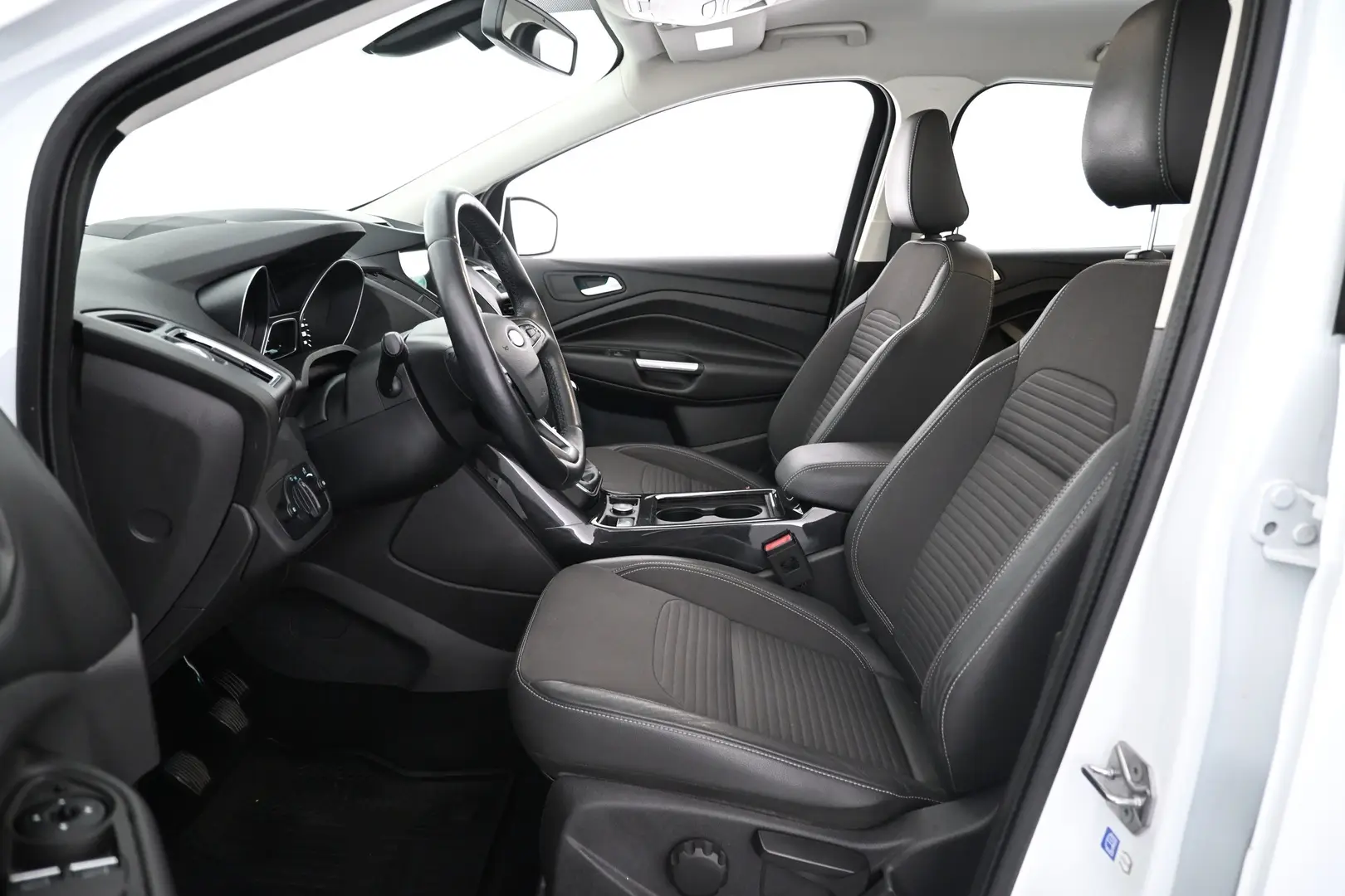 Car Image - 5Gu8b3S4sL6e2YFnUoYWfi