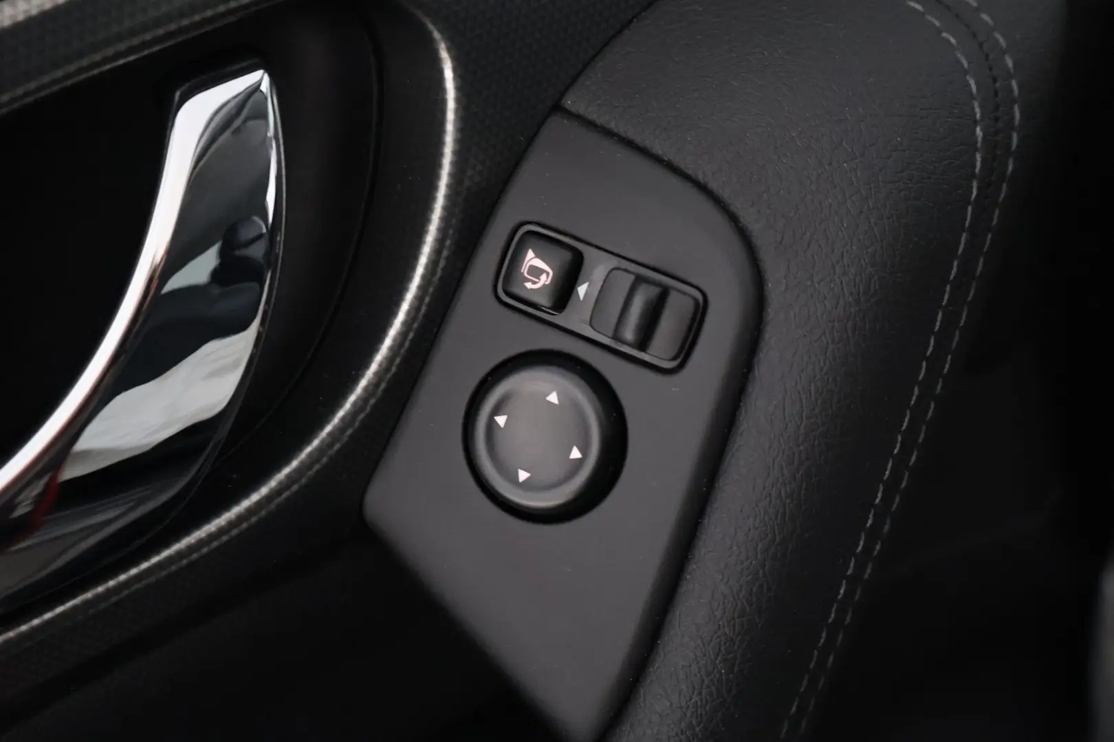 Car Image - 1OksG8heH5z9fONwzmspSi