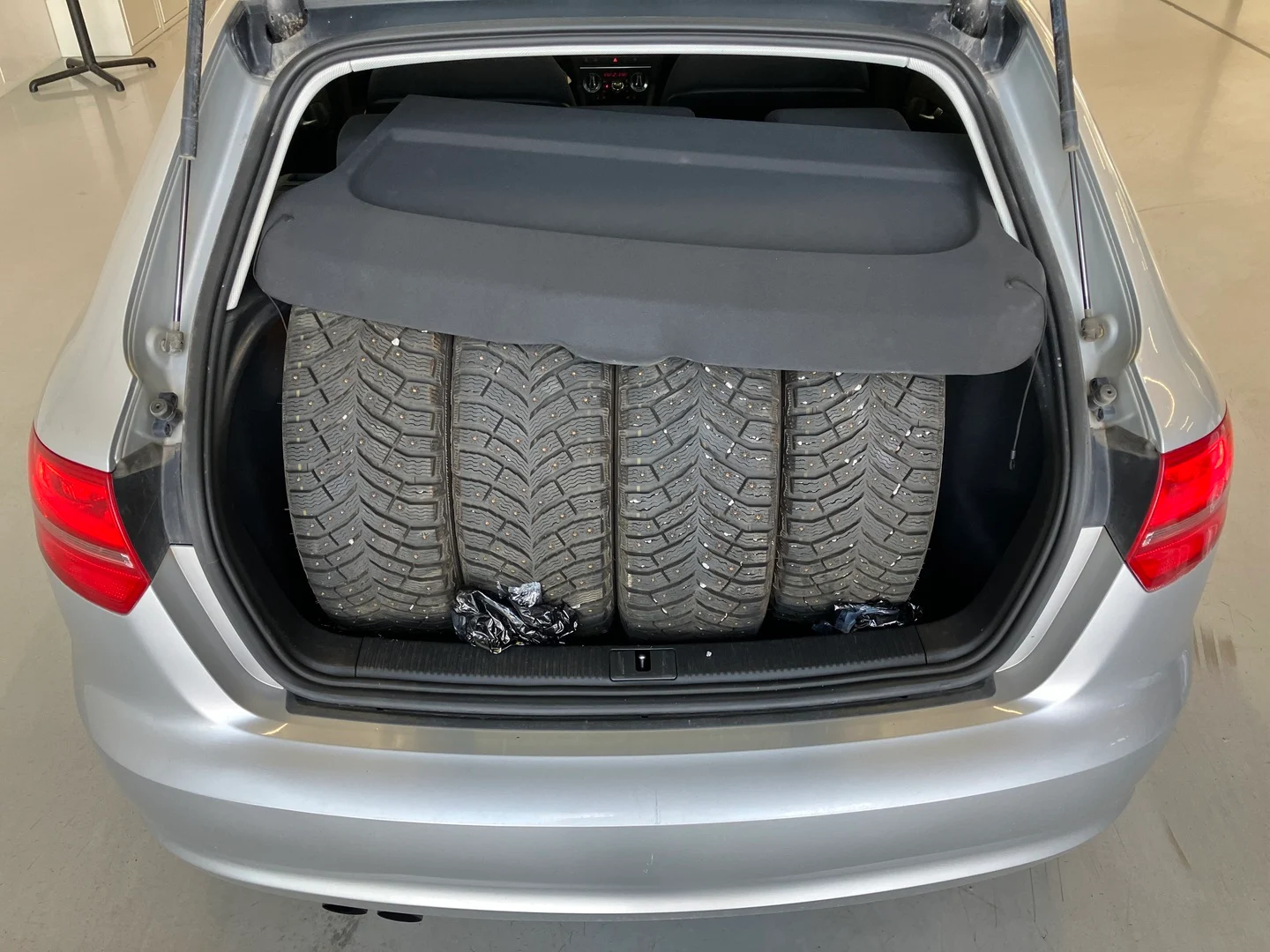 Car Image - 6c1QnQoWSMPSytDKFEz07r