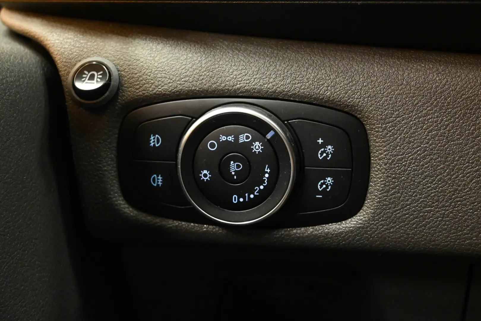 Car Image - kef4Lc9YhY2EetXVHjsLK
