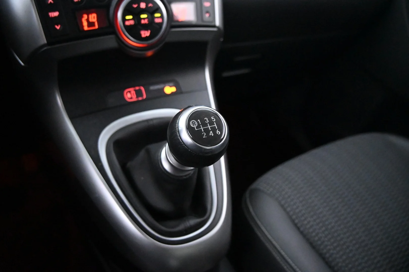 Car Image - 4xOVtSgMLuxktAIE0o2Vfn
