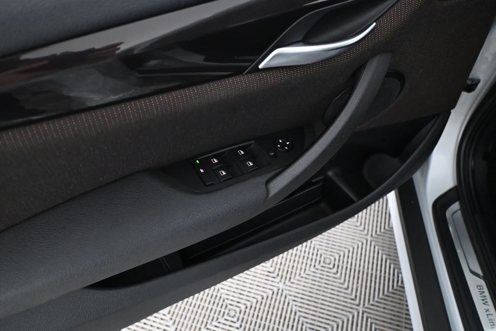 Car Image - 5v1FVGQYMEpBqs8xFfDkg8