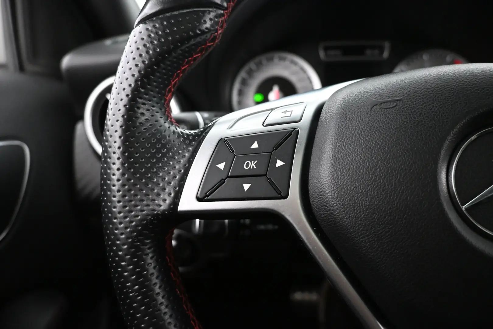 Car Image - CdHWxLMcfTzgBgPoOFqo9