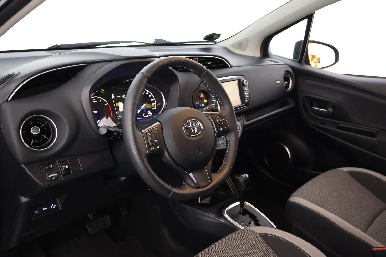 Car Image - 1FVcUnLmlvrwfTcT0AwLPe