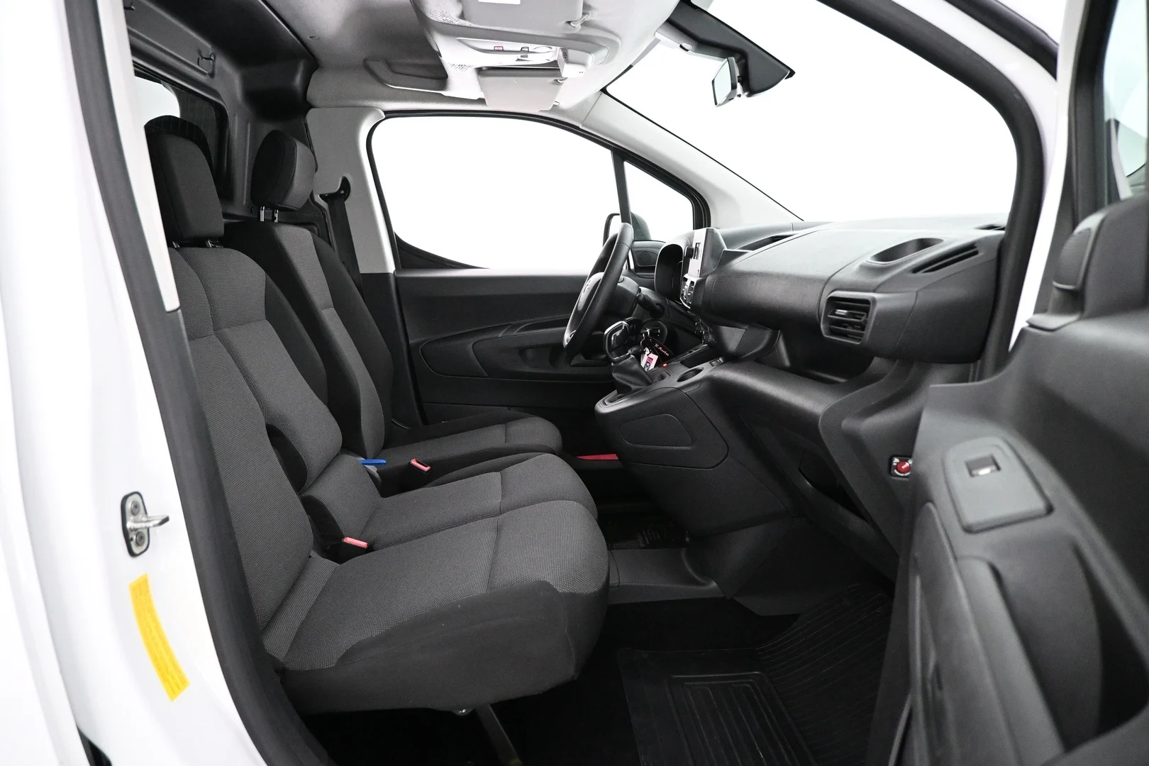 Car Image - 11jq7NfPVbdy8AlQojX4xy