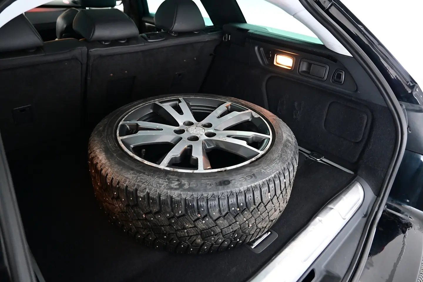 Car Image - 4Rxw3eQ6XqWsuXHgGU3myk