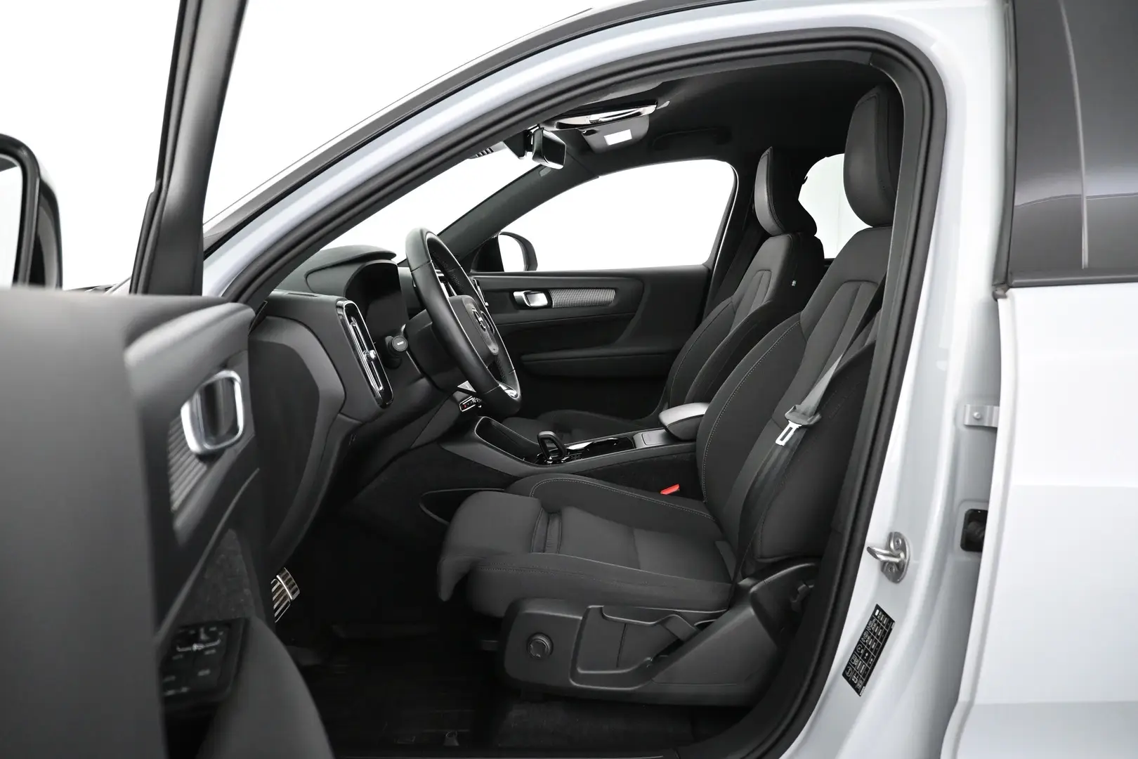 Car Image - lFNsjZot8TnNwpbwEIuYz