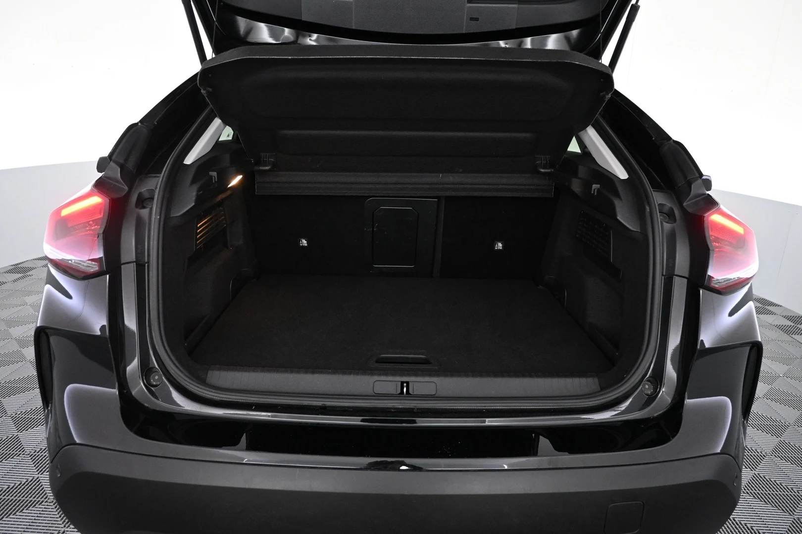 Car Image - 4R17RVQGoqZ7iE3RxXkTJi