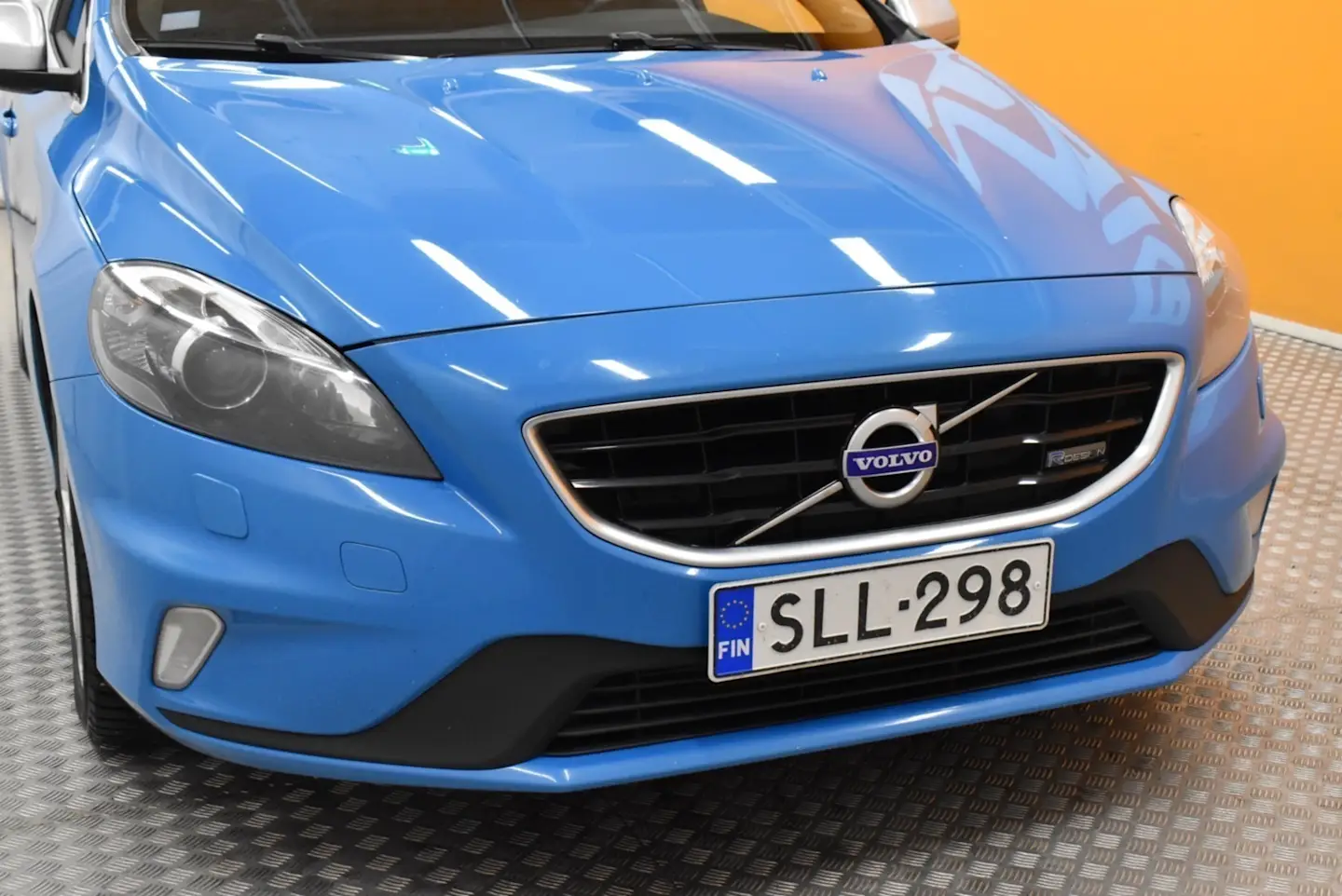Car Image - cry0XoROoT7OsgQas8mGt