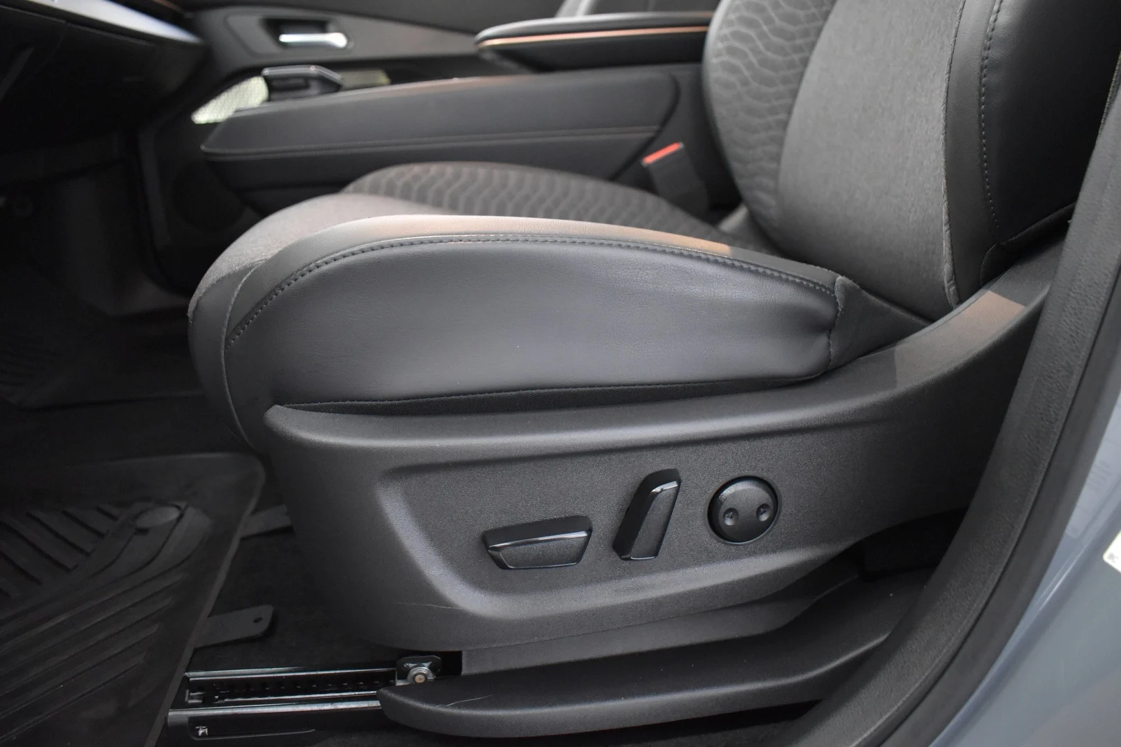 Car Image - 2EkR96YsSJ5NxCWKyDB2V7
