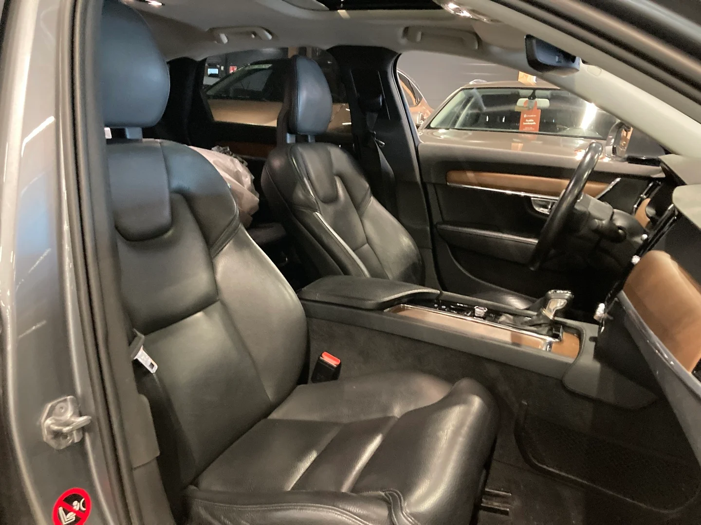 Car Image - 33LEV1ZPrPNn6drENB8fuw