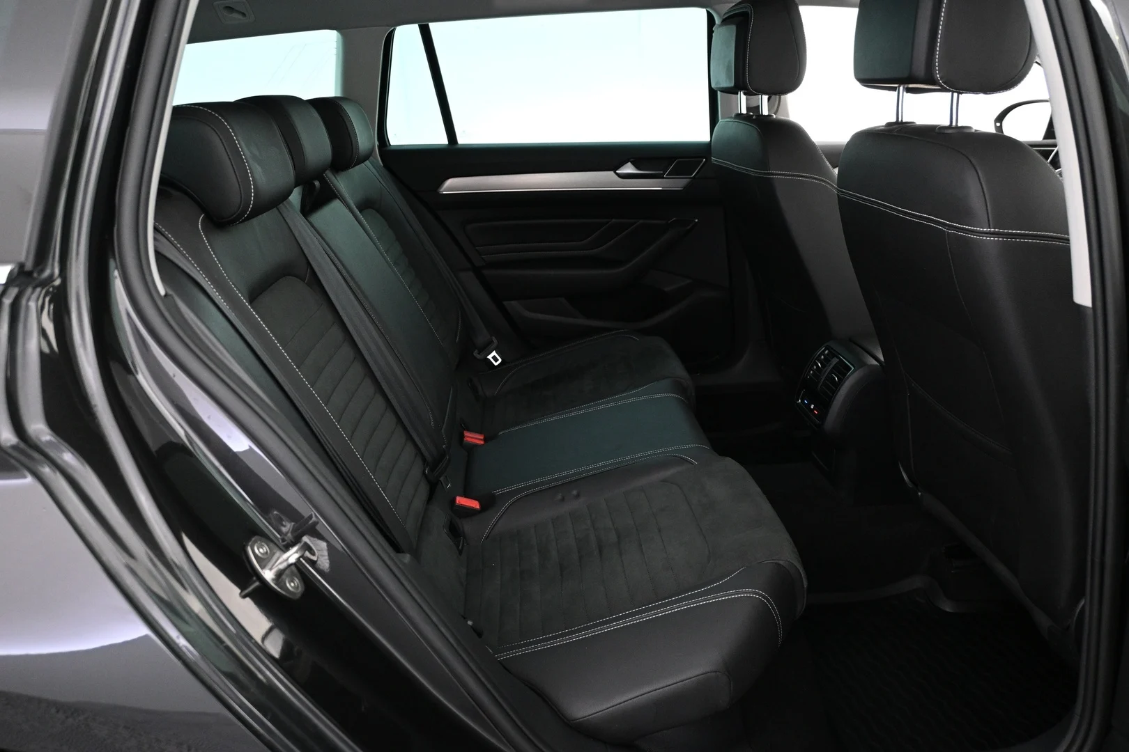 Car Image - 6GWdNznBUwsyxVcr3MGaMb
