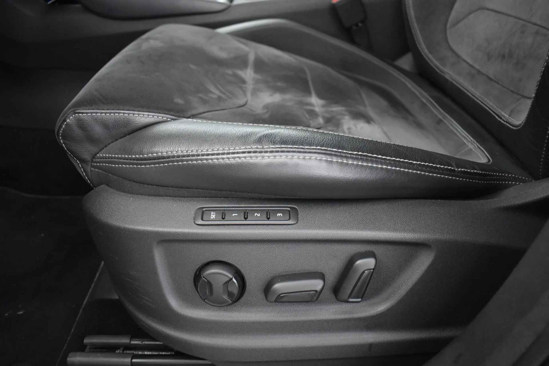 Car Image - 3TjqsmK2iTgtsFdy7QqKOO