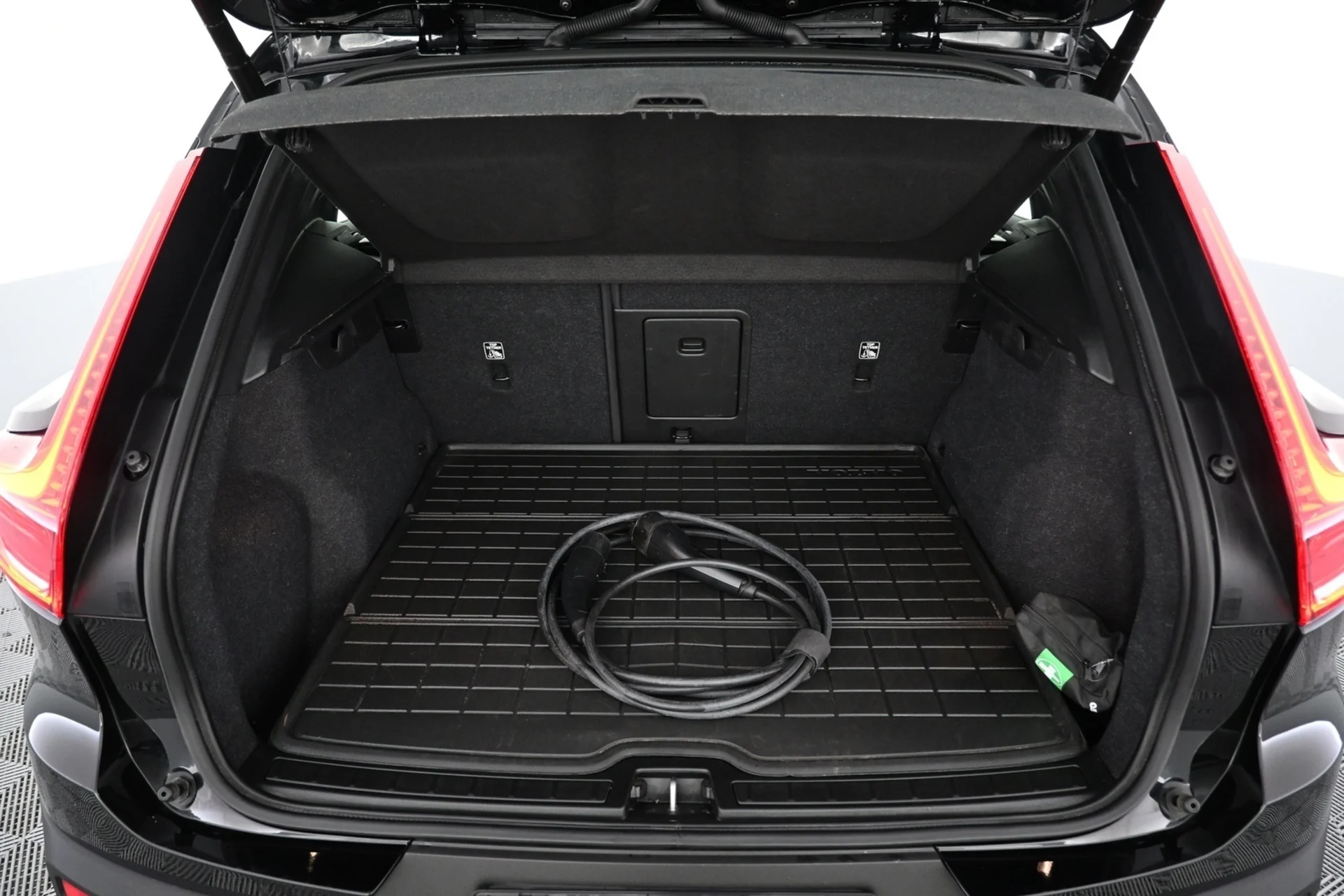 Car Image - 4YNX7hTvgn4b7O14J9jQTk