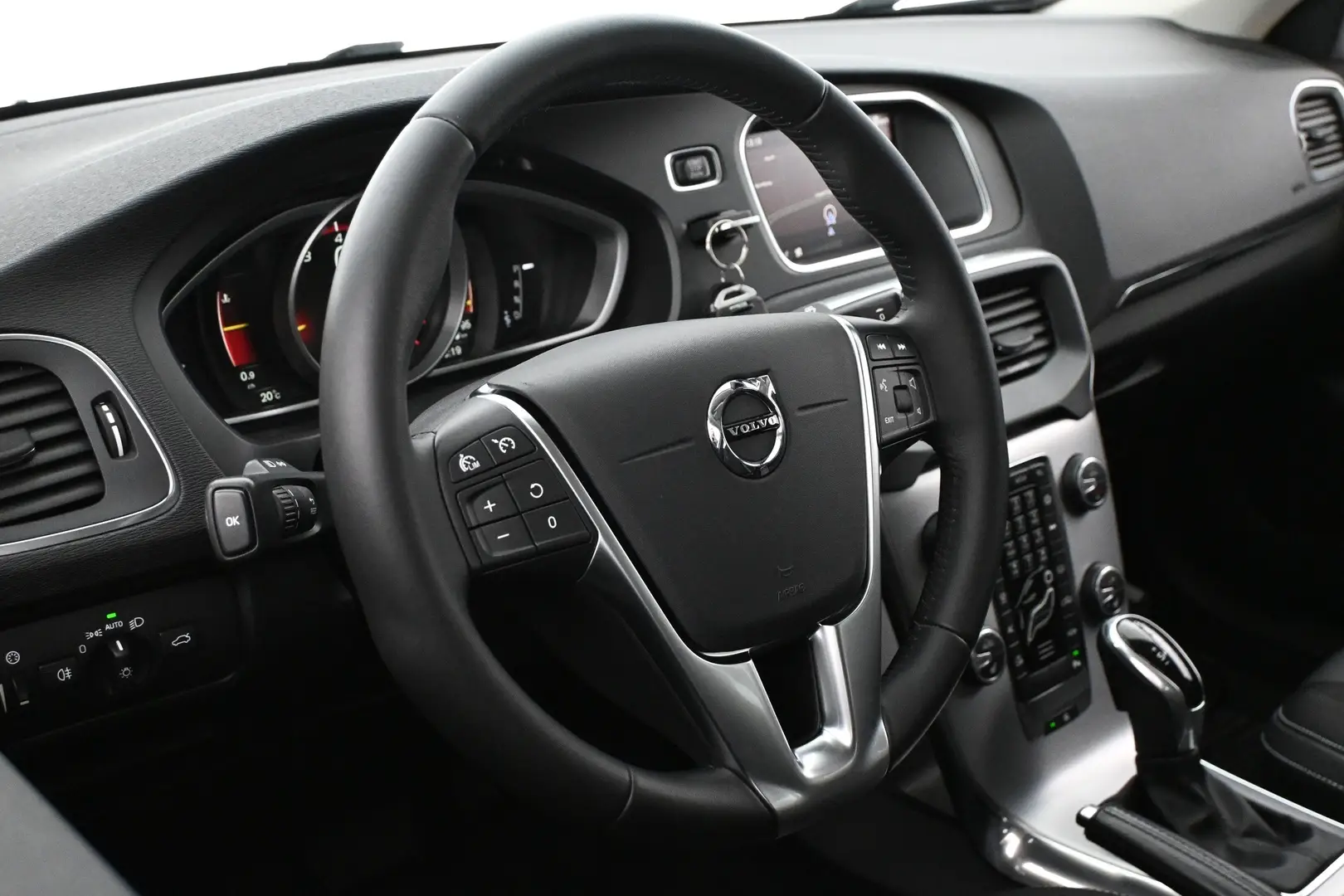Car Image - 4hMAA9BLCm6r8kfdQhMHx2