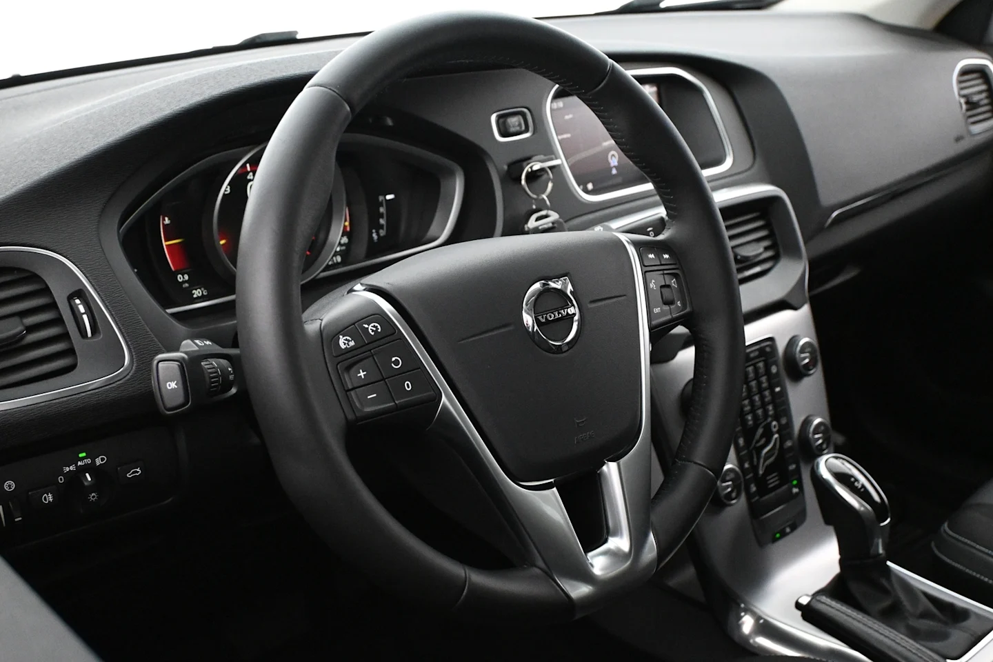 Car Image - 4hMAA9BLCm6r8kfdQhMHx2
