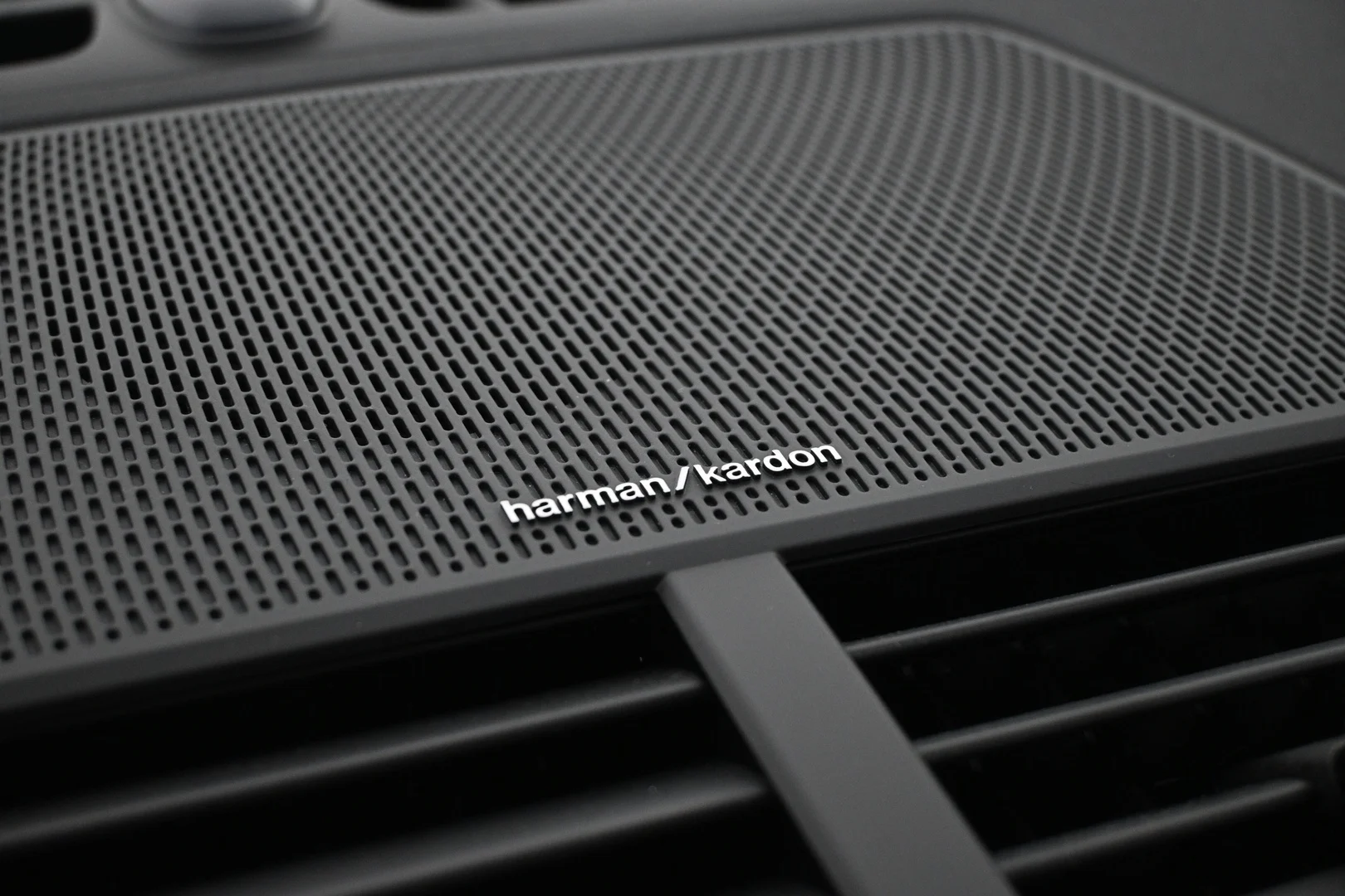 Car Image - 5JfUVtDQNO4e85DicFEtEU
