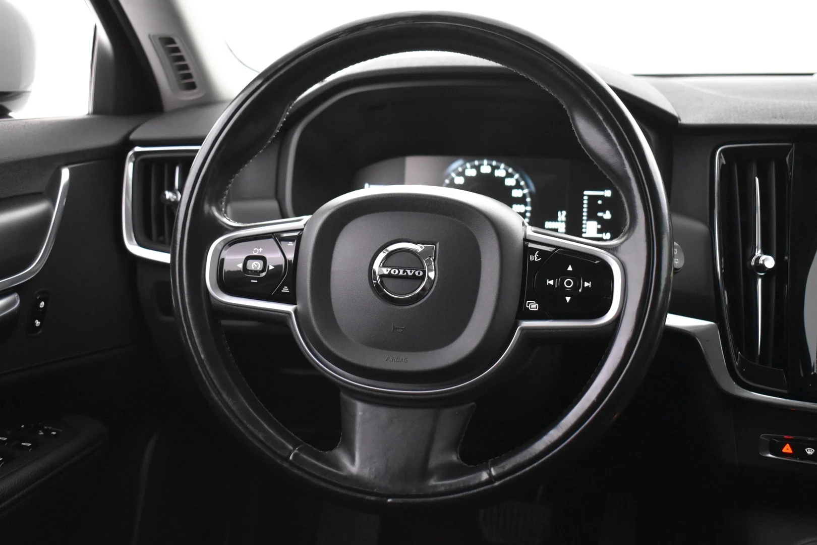 Car Image - 2QgY8eVOiAL9ELqqtLT2Q