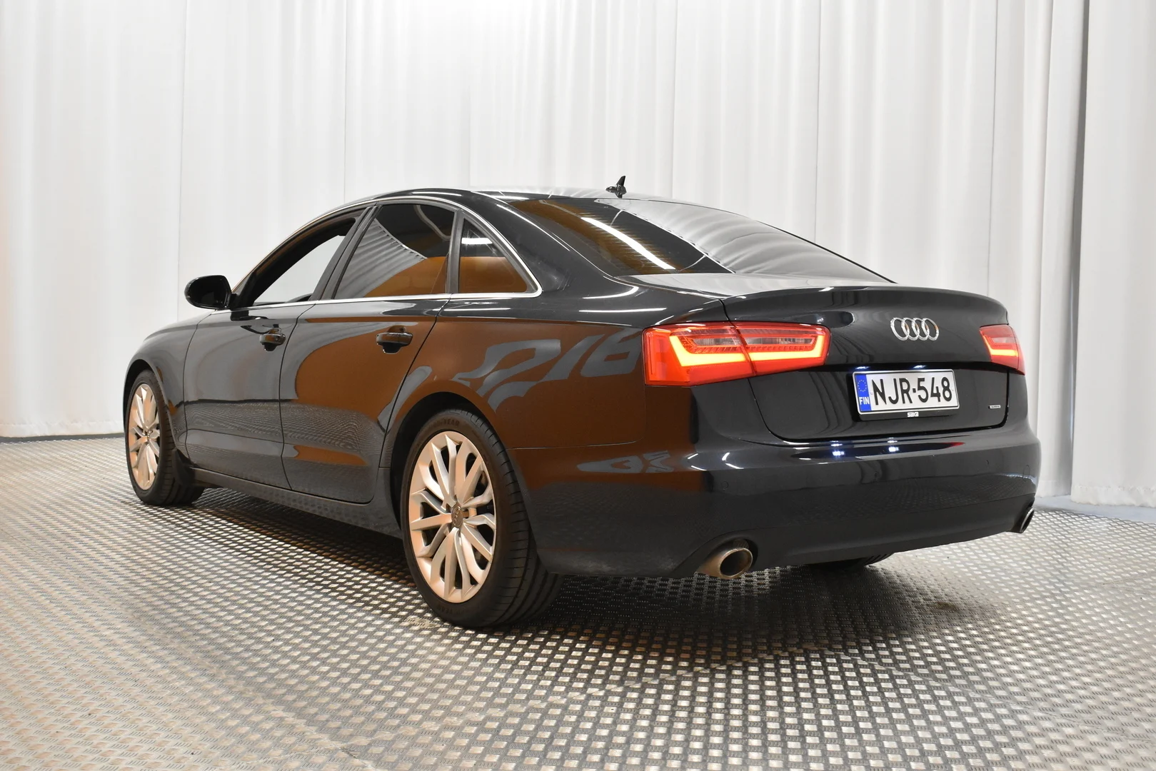 Car Image - qMDwGfU4ximJQ9WXA2FX2