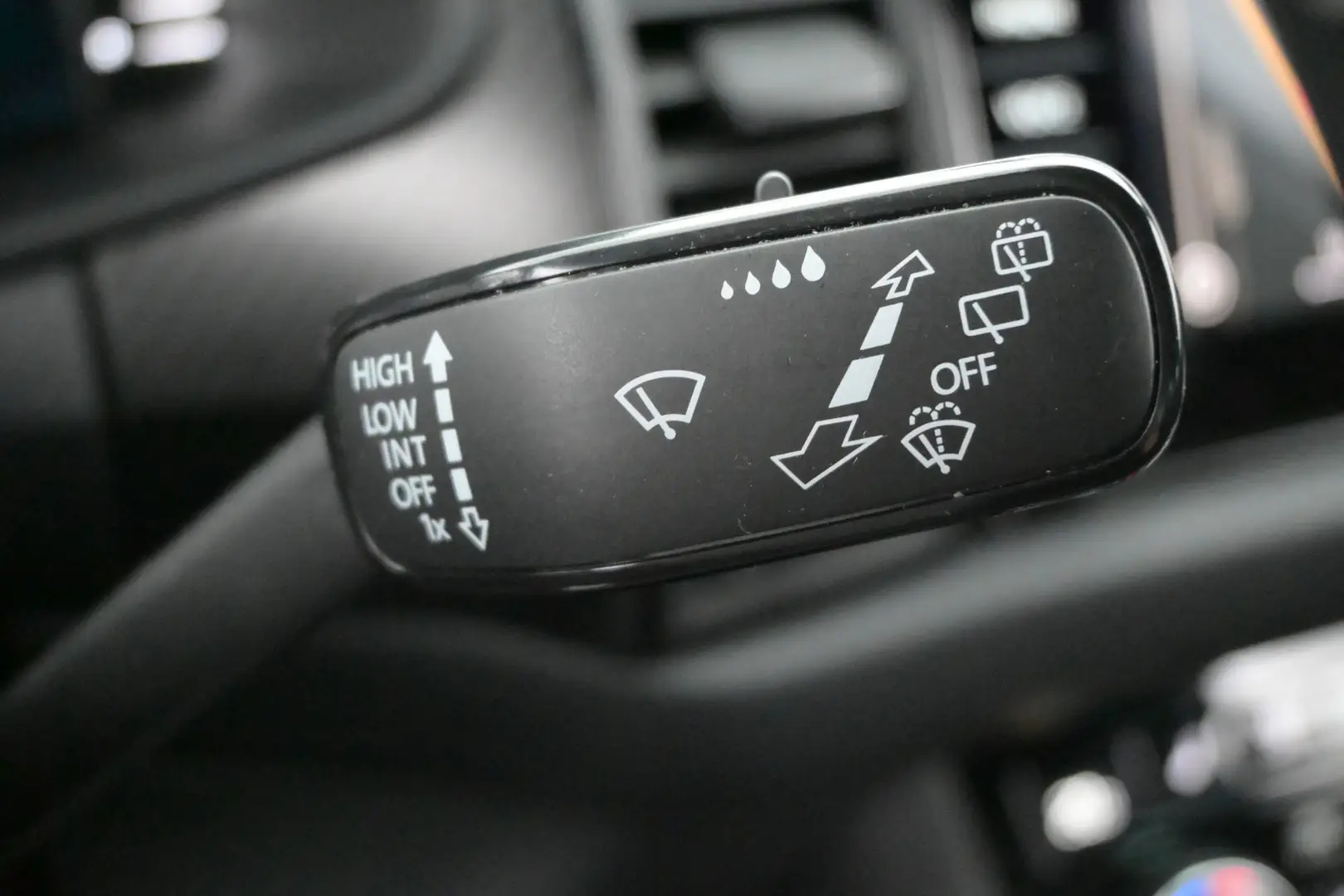 Car Image - 5Q7TPXnHgjJXTB5Whzotox