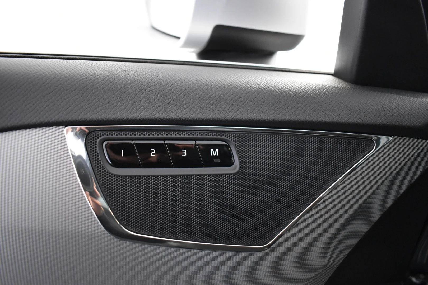 Car Image - 6LiuOXeVWdNQvJFSTQiXxC