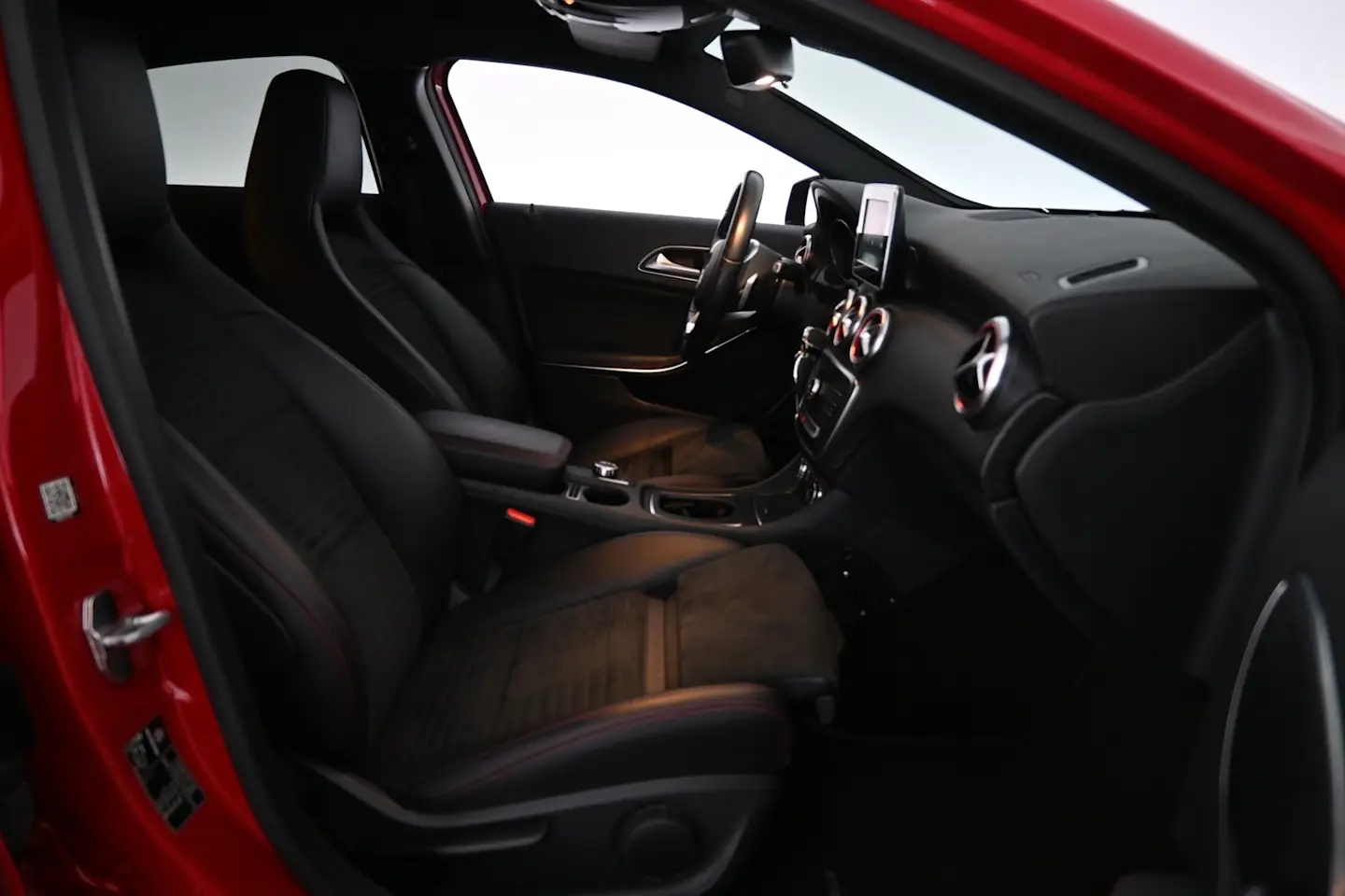 Car Image - 1V4PlShomUam9lazwkzcId