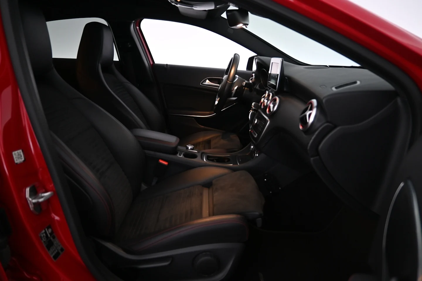 Car Image - 1V4PlShomUam9lazwkzcId