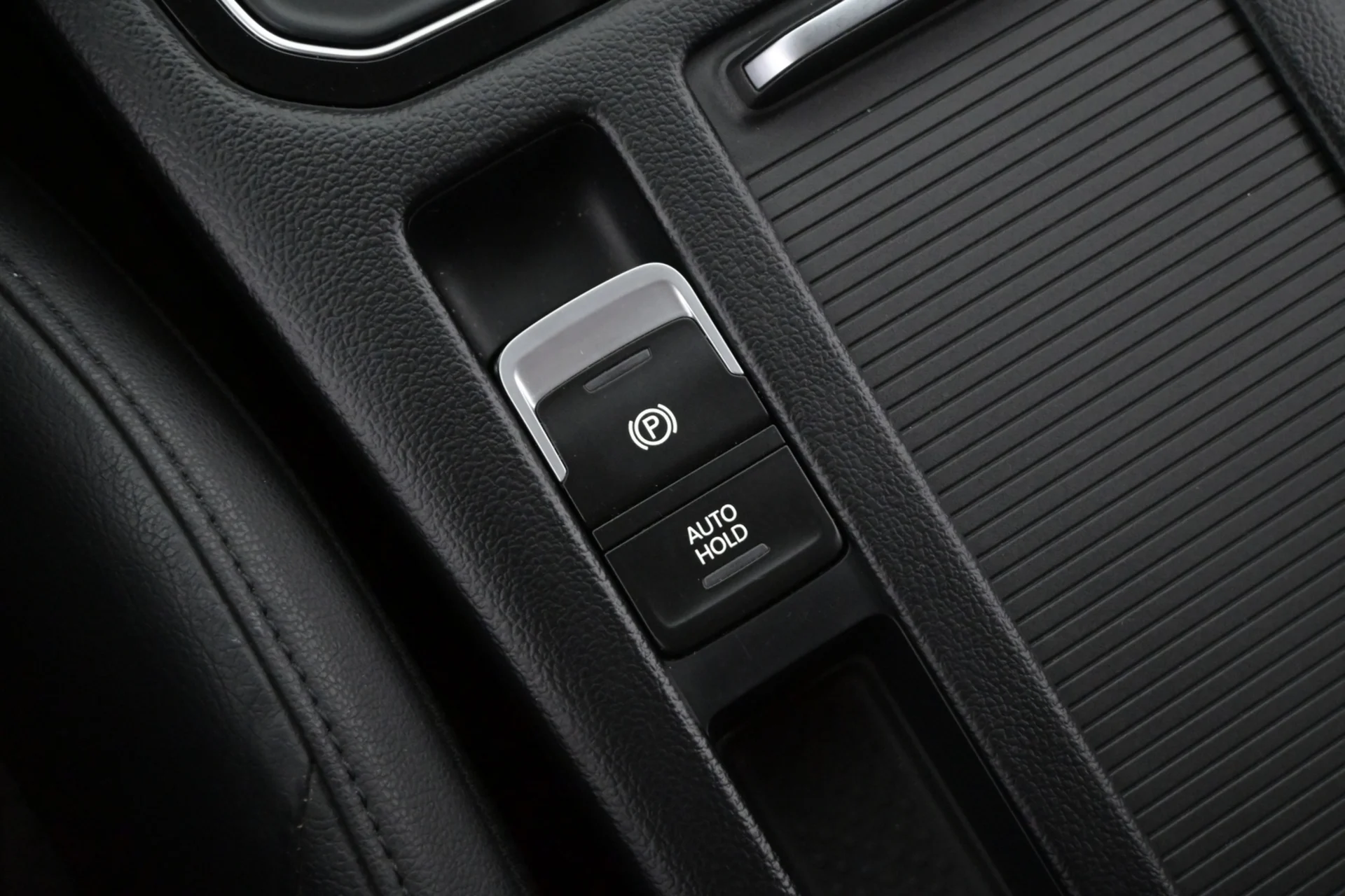 Car Image - 2uSetRmLrhgu4jQWtjDbEV