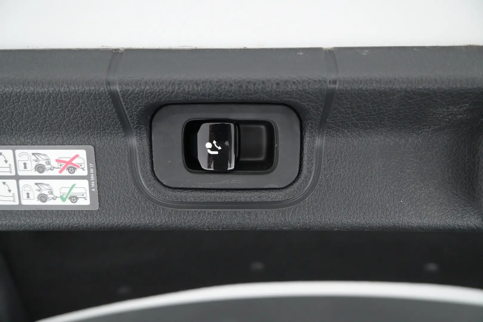 Car Image - 1FiLFdl4YoBztHvzhoU594