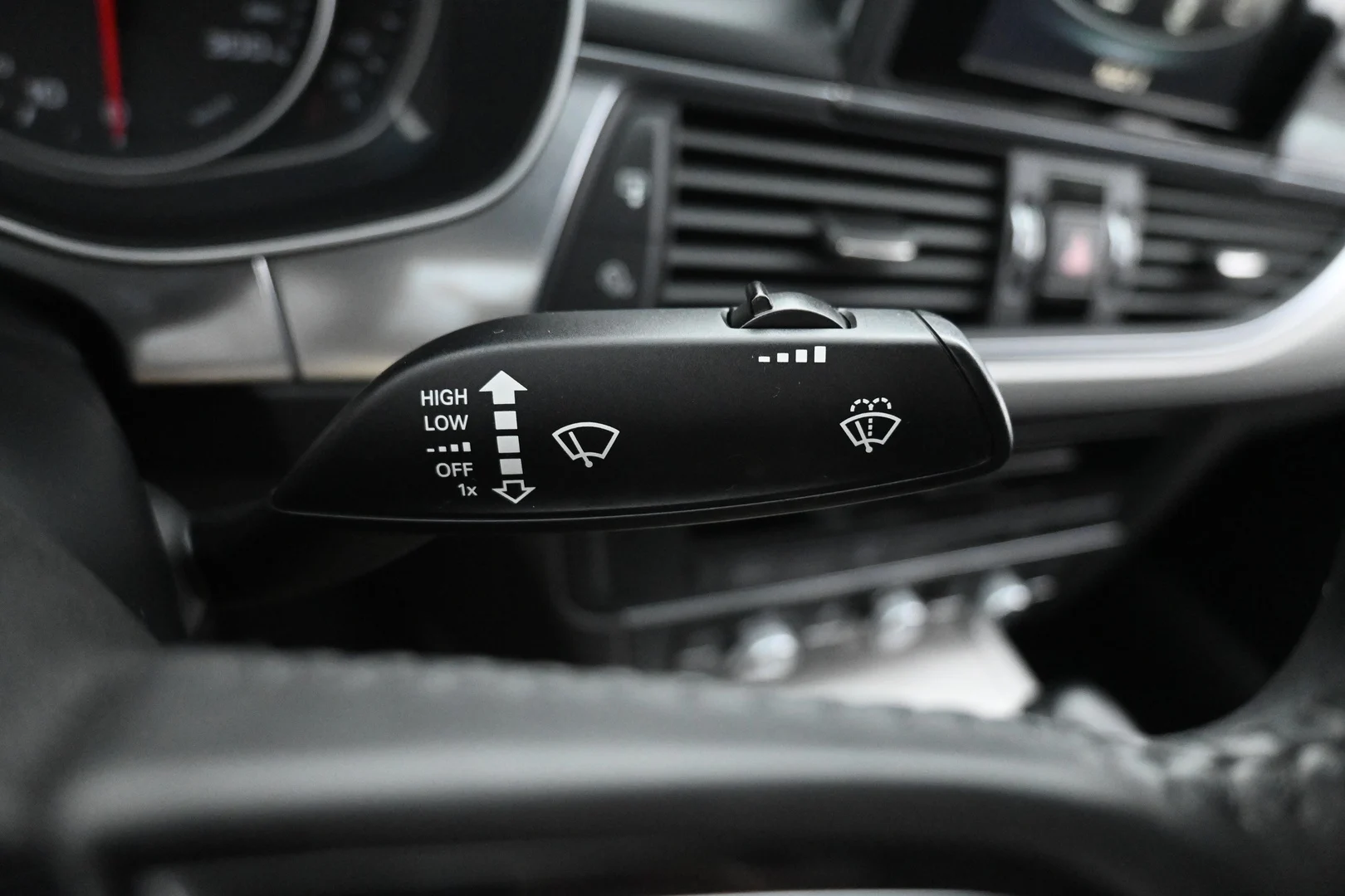 Car Image - 2M6WbS5v0Yo7MAR2w8GTmG