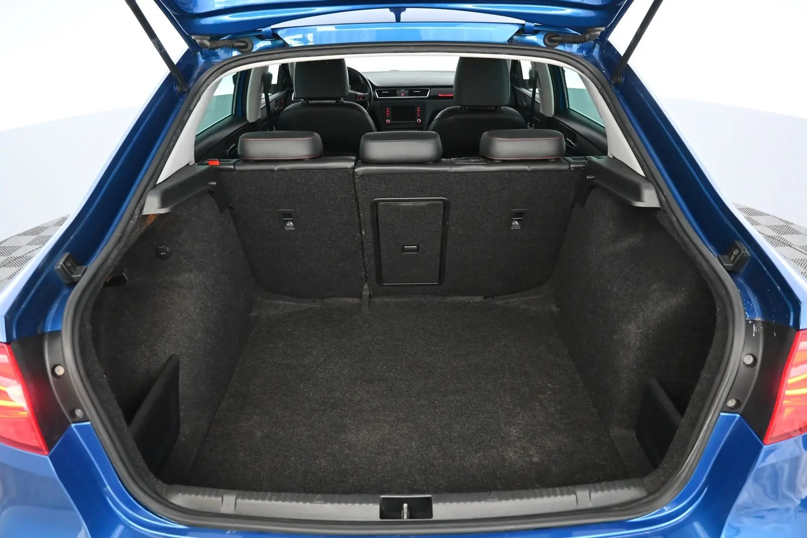 Car Image - 499CA670rAQsgD8pW0UXJf