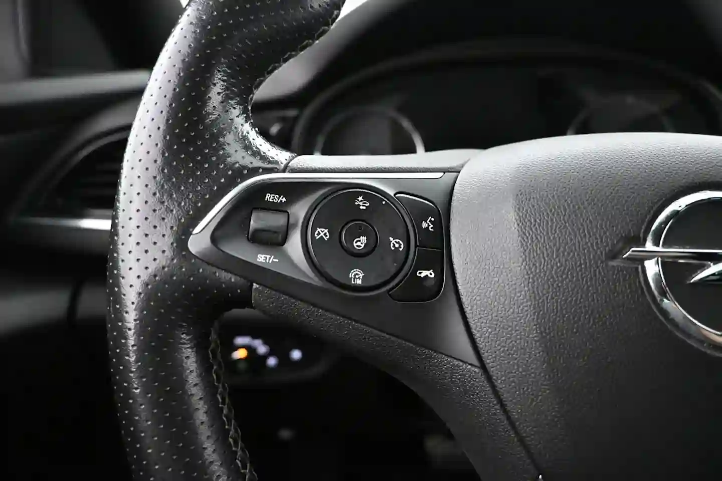 Car Image - 6dk0MuAzFNFlMV9CZBypjh