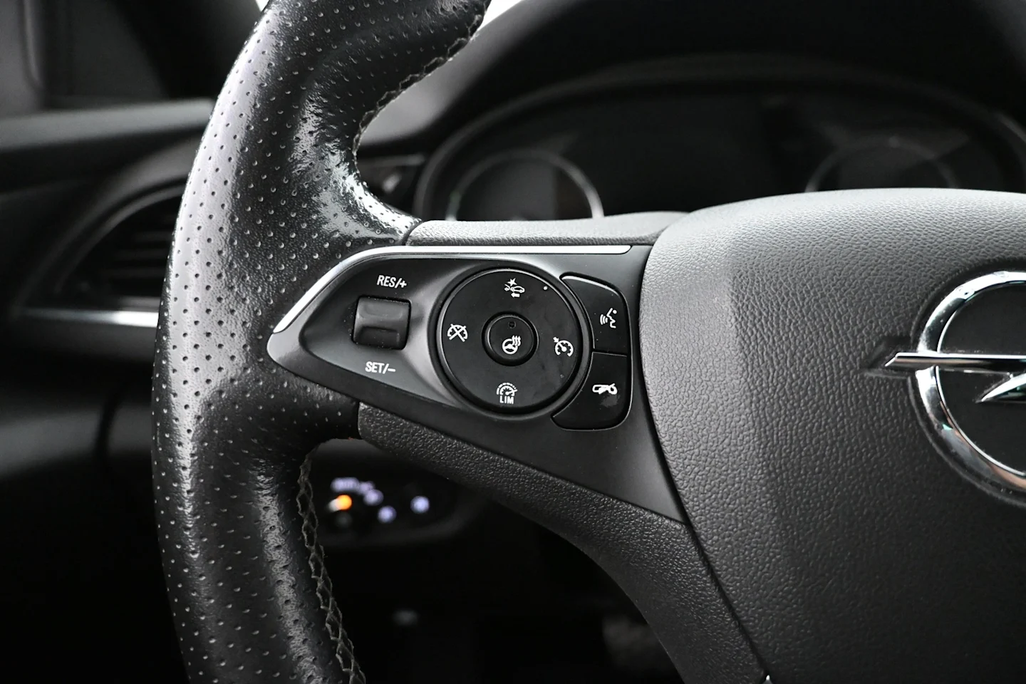 Car Image - 6dk0MuAzFNFlMV9CZBypjh