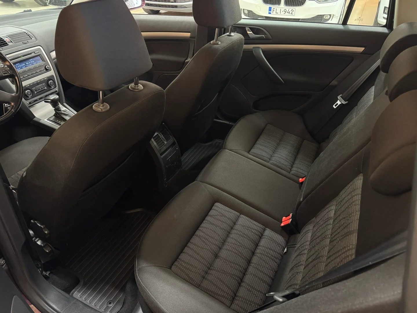 Car Image - 6fnA7jLfj61ijENwmoUCQ3