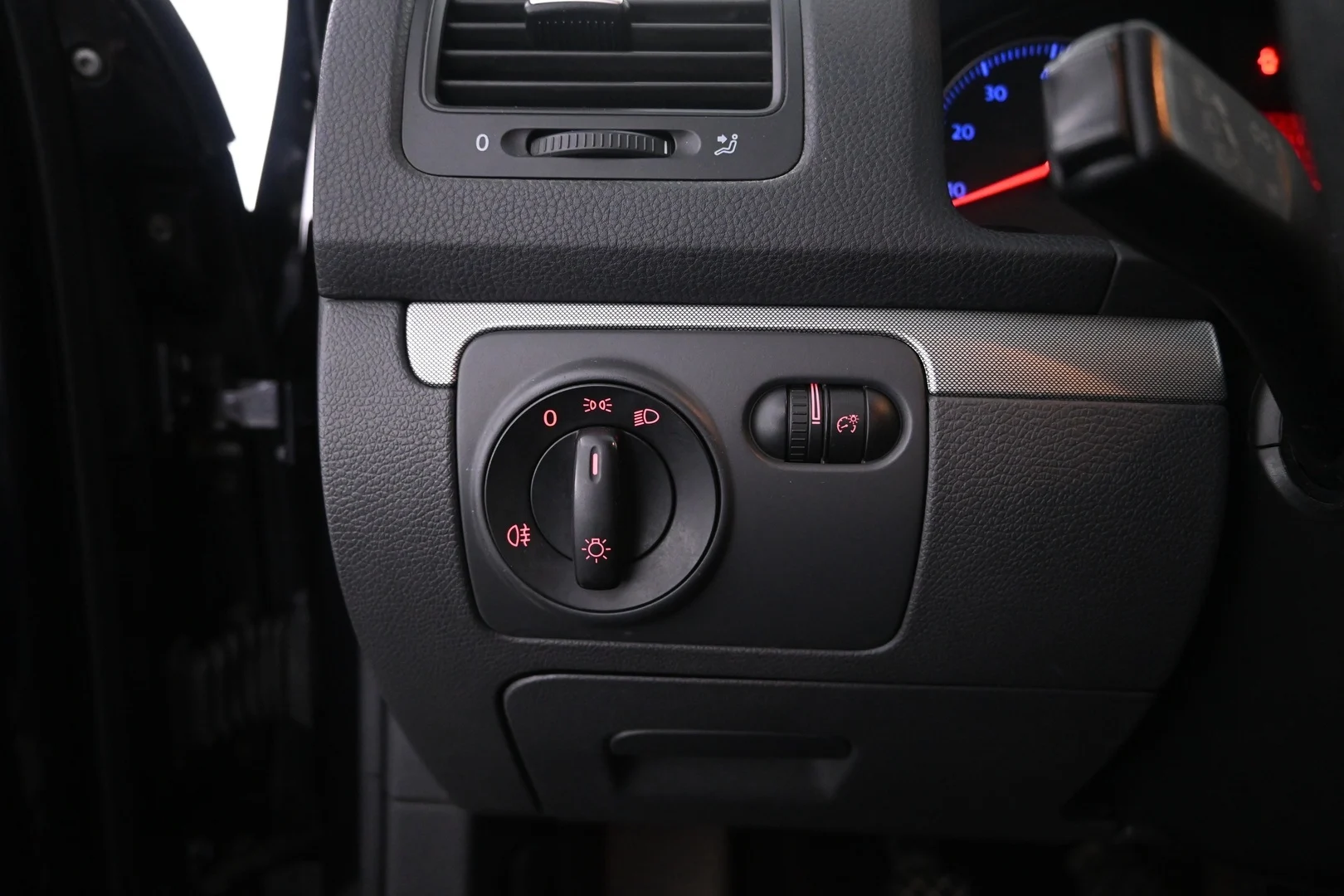 Car Image - iBewmbuWELdOikXTyJPPW