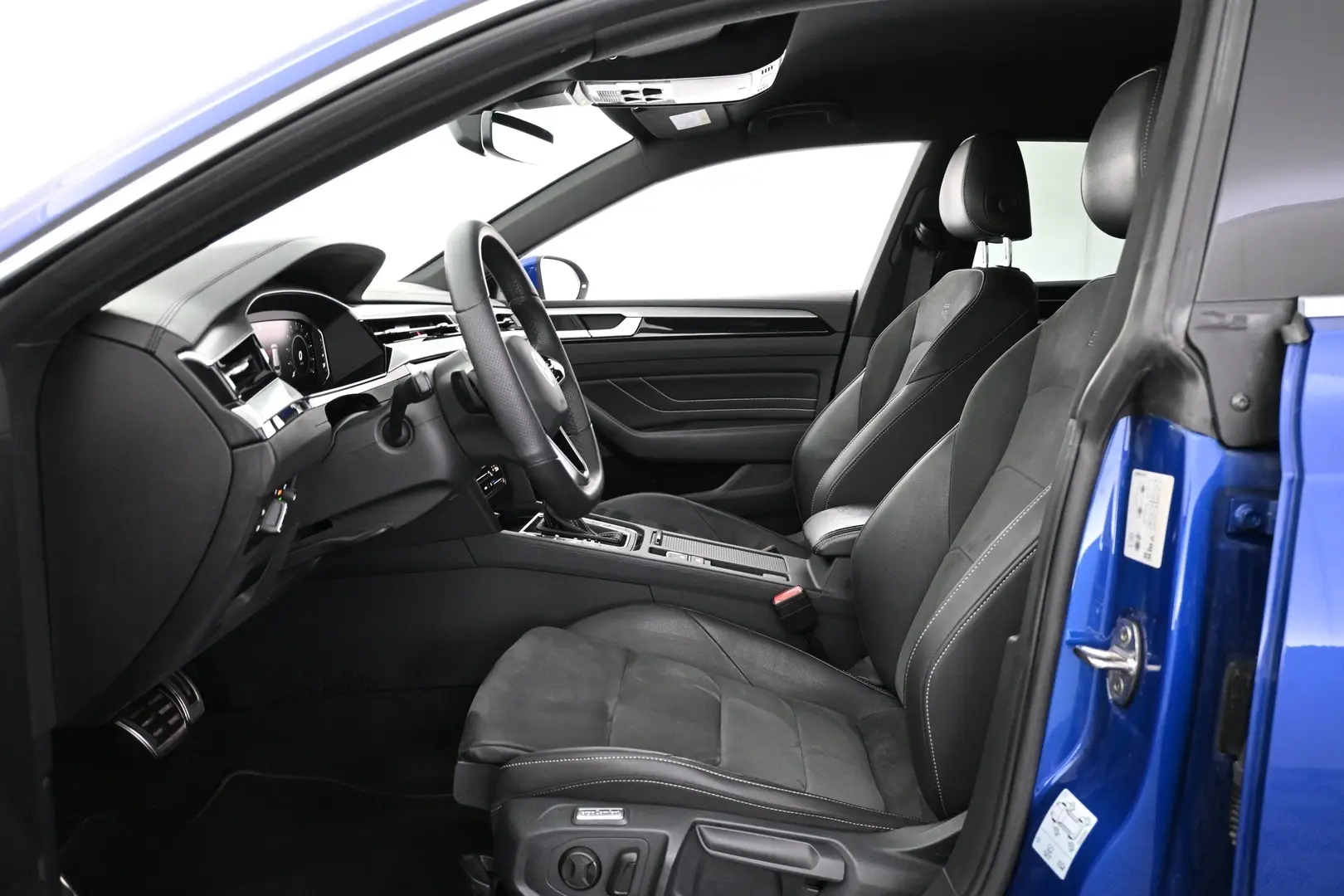 Car Image - 2rgKRgHcE9MeLXeq8mI63L